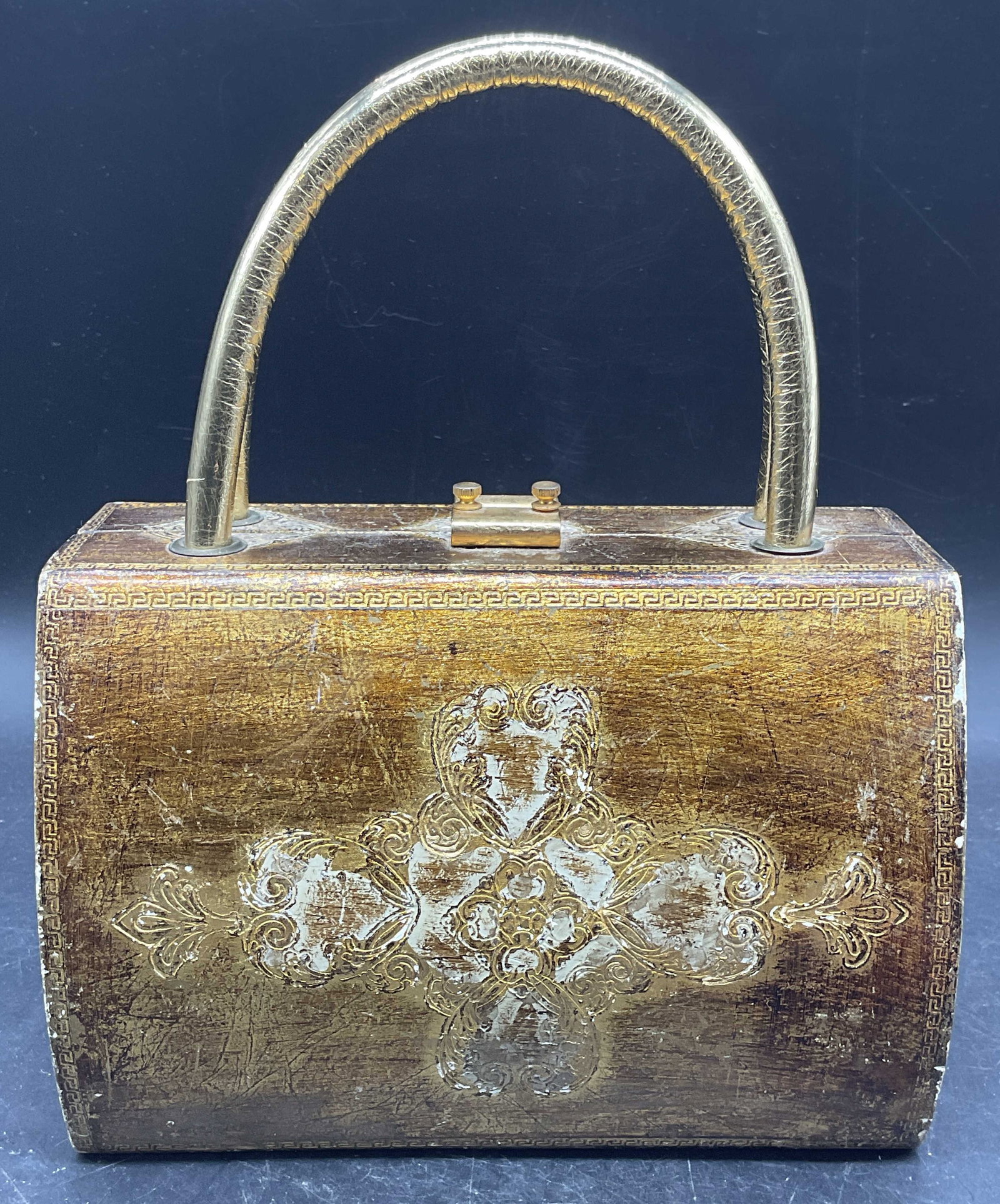 Vtg DELILL Florentine Gilt Wood Handbag Italy: Vintage DELILL Florentine gilt wood handbag. Ornate scroll pattern, push clasp with metallic gold tone handles. Lined interior. Made in Italy. Measures approx. 8 x 4.75 x 5.5 inches. Wear including sc