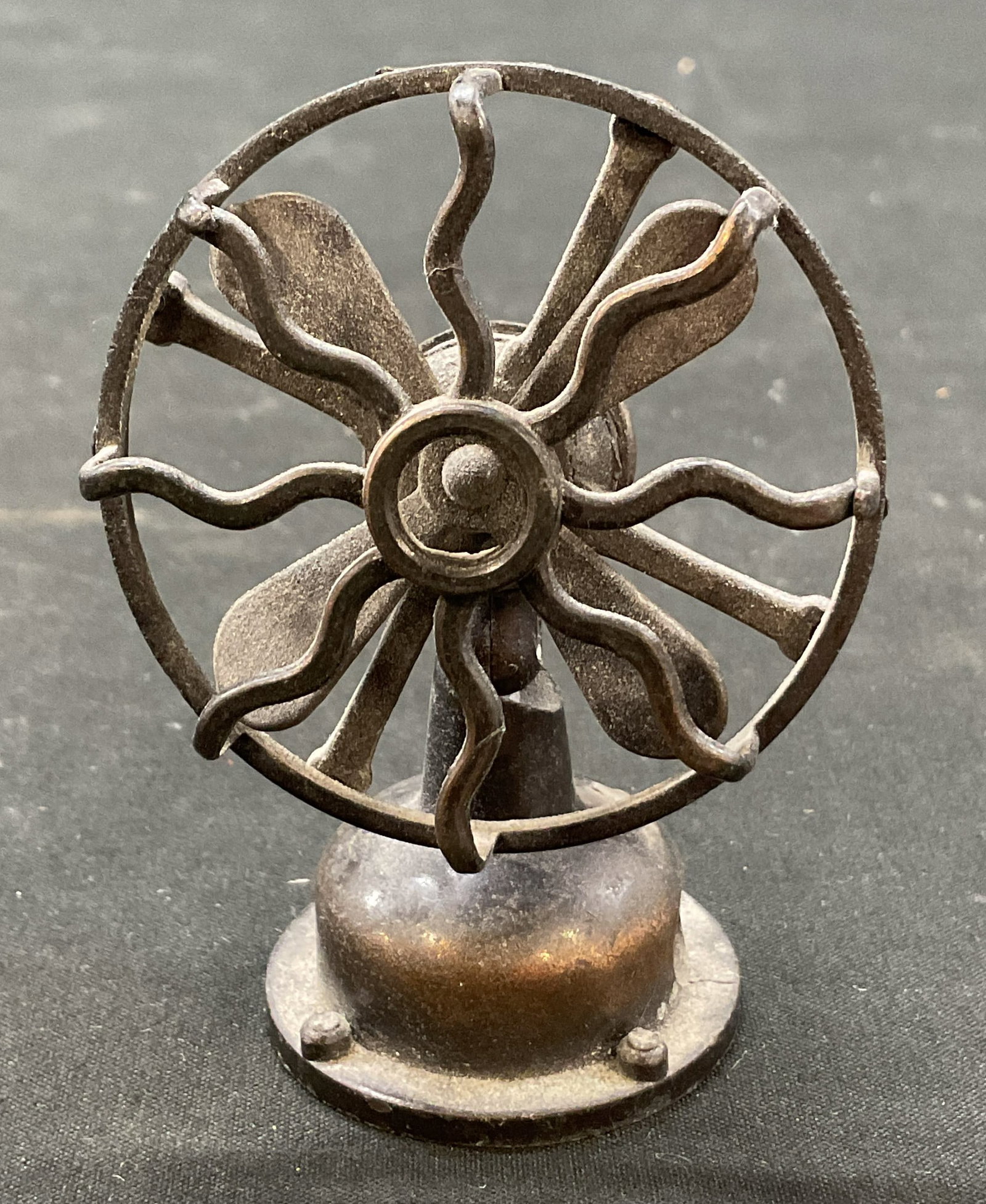 Vintage Die Cast Metal Fan Pencil Sharpener: Vintage die cast metal fan pencil sharpener. Designed to look like an old fashioned electric fan. Hole for sharpening. Adjustable movements. Measures ht approx 3.5 inches diam approx 1.5 inches. Not
