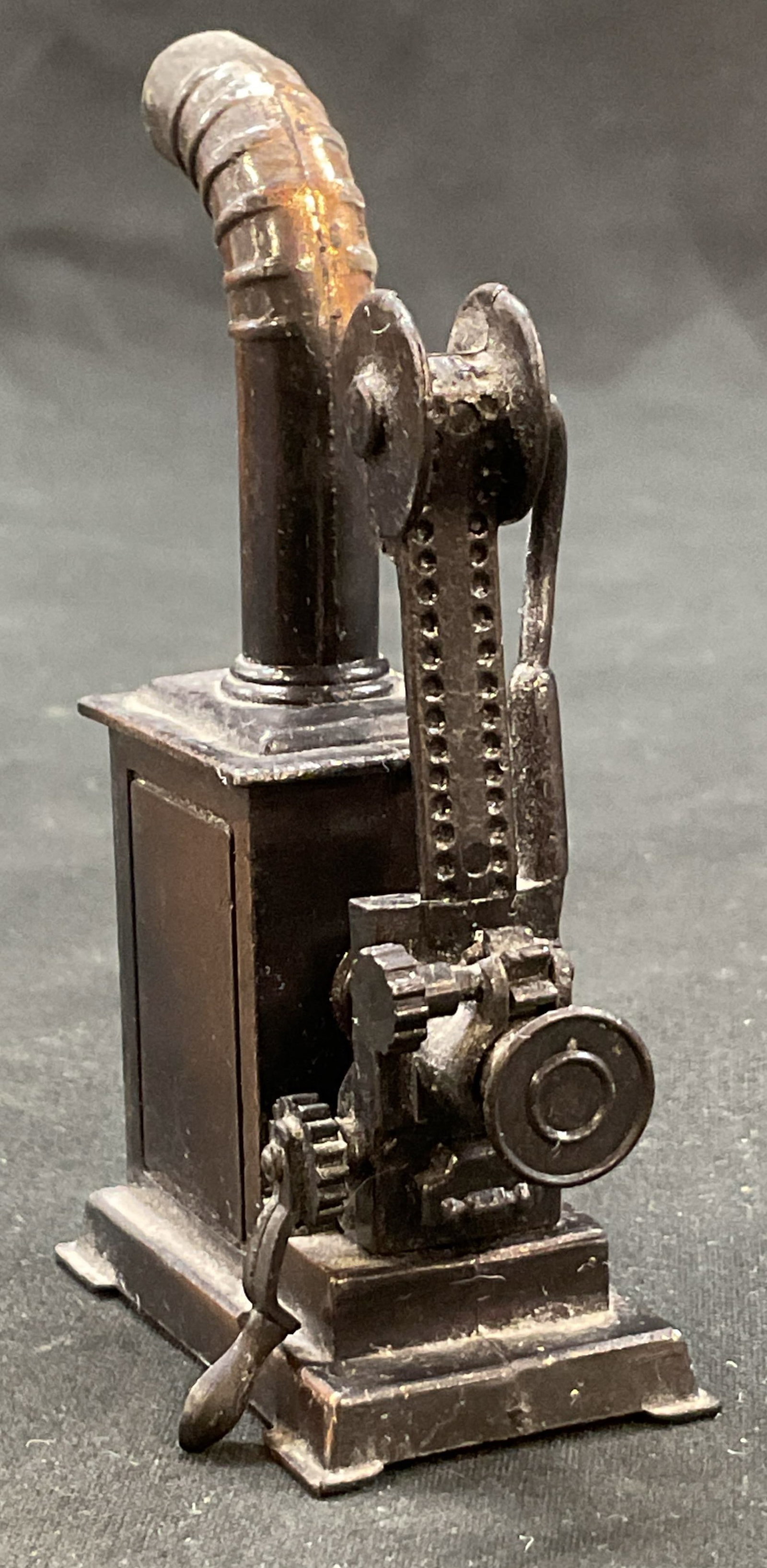 Vtg Die Cast Metal Projector Pencil Sharpener (1 of 7)