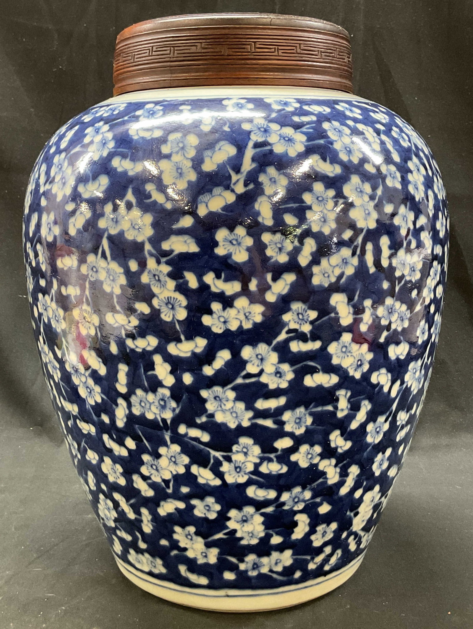Antq Chinese Blue & White Porcelain Ginger Jar: Antique Chinese blue and white porcelain lidded ginger jar. Circular mark on underside. Orb shaped jar. Comes with carved wooden lid that features floral motifs. Blue and white floral motifs. Measures