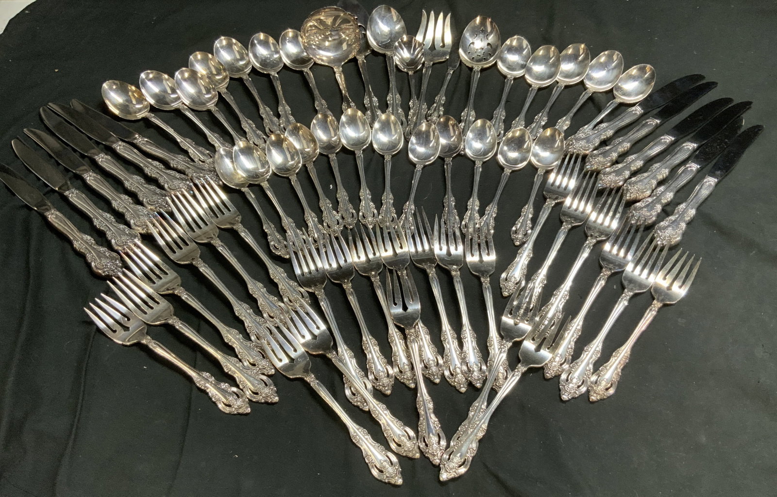 Set 67 Vintage Community Silver Plate flatware (1 of 16)