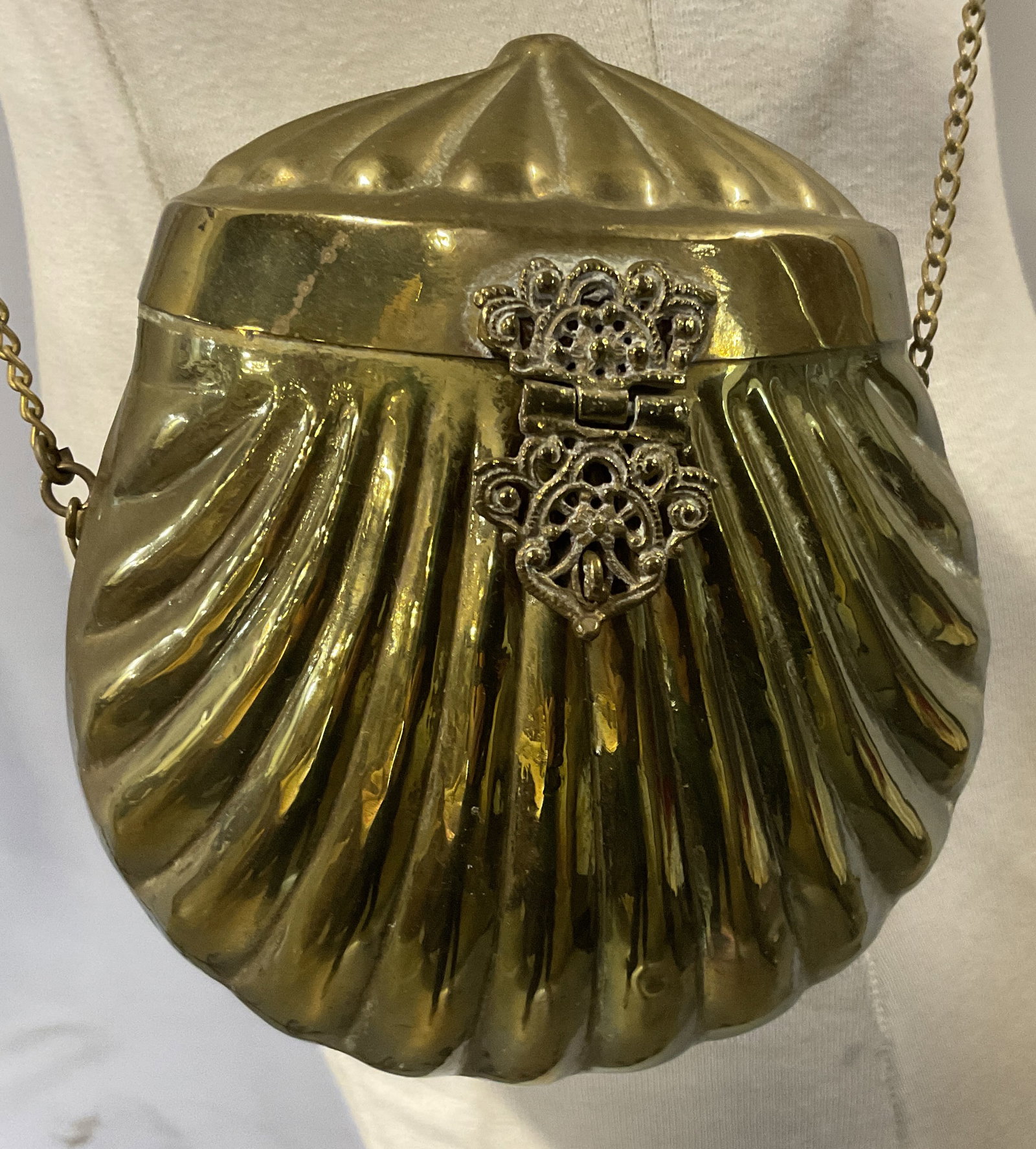 VTG Brass Clamshell Evening Purse (1 of 10)