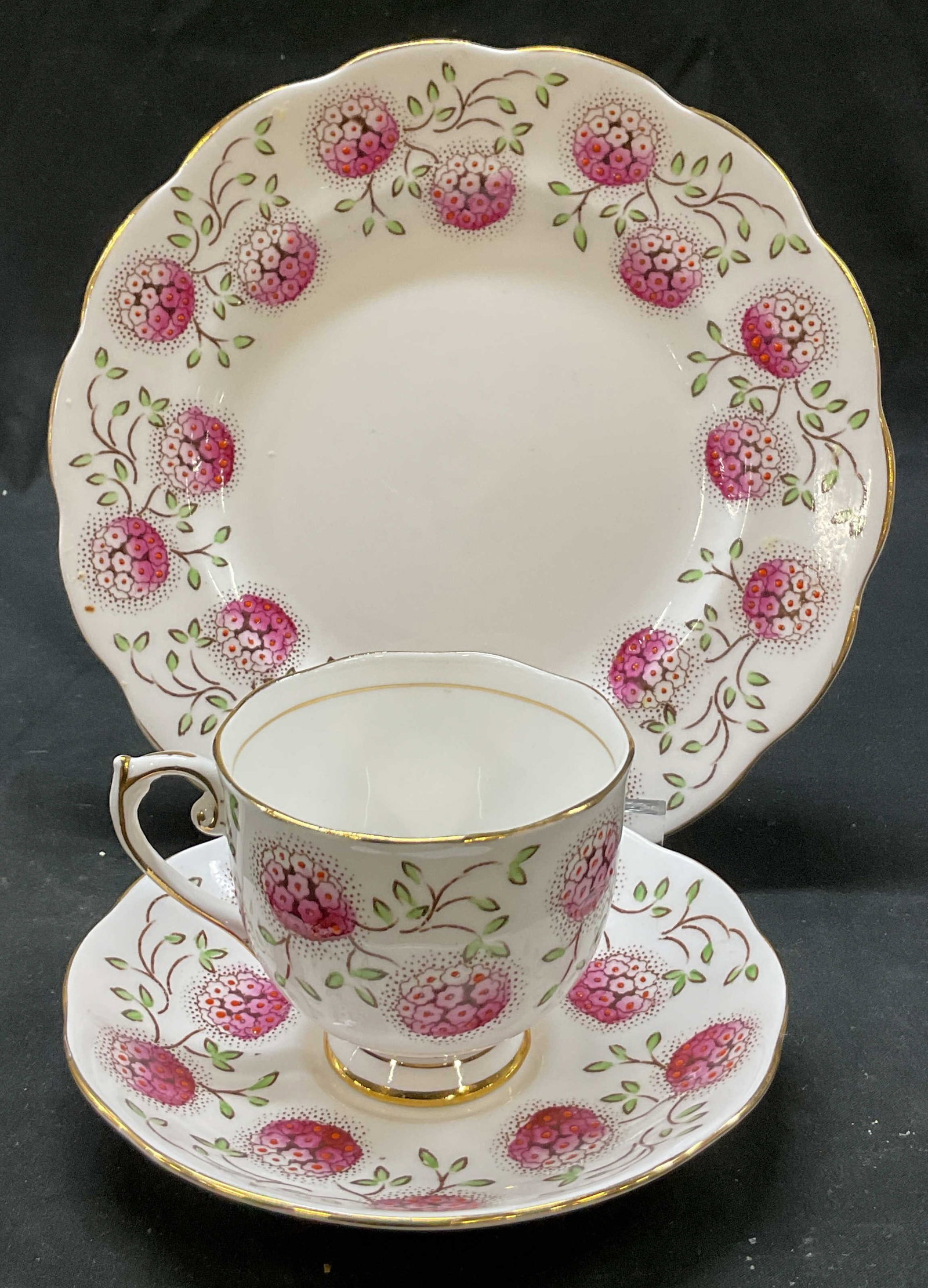 Set 3 Roslyn Teacup, Saucer, Plate England (1 of 11)