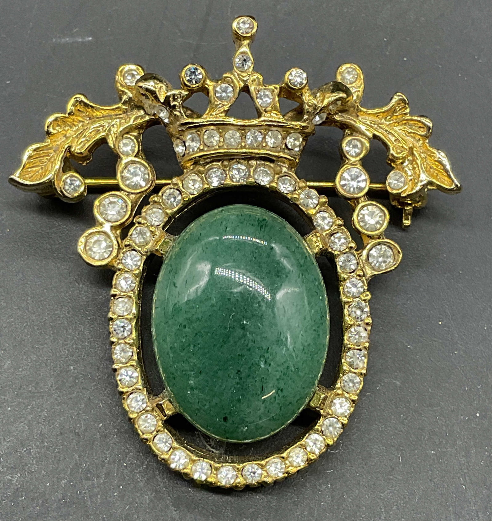 Vintage Gold Tone Green Semiprecious Brooch: Vintage gold tone crown brooch with green semiprecious cabochon and colorless crystals. Measures approx. 1.5 x 1.75 inches. Some scratching. Jewelry, estate jewelry, costume jewelry, cocktail