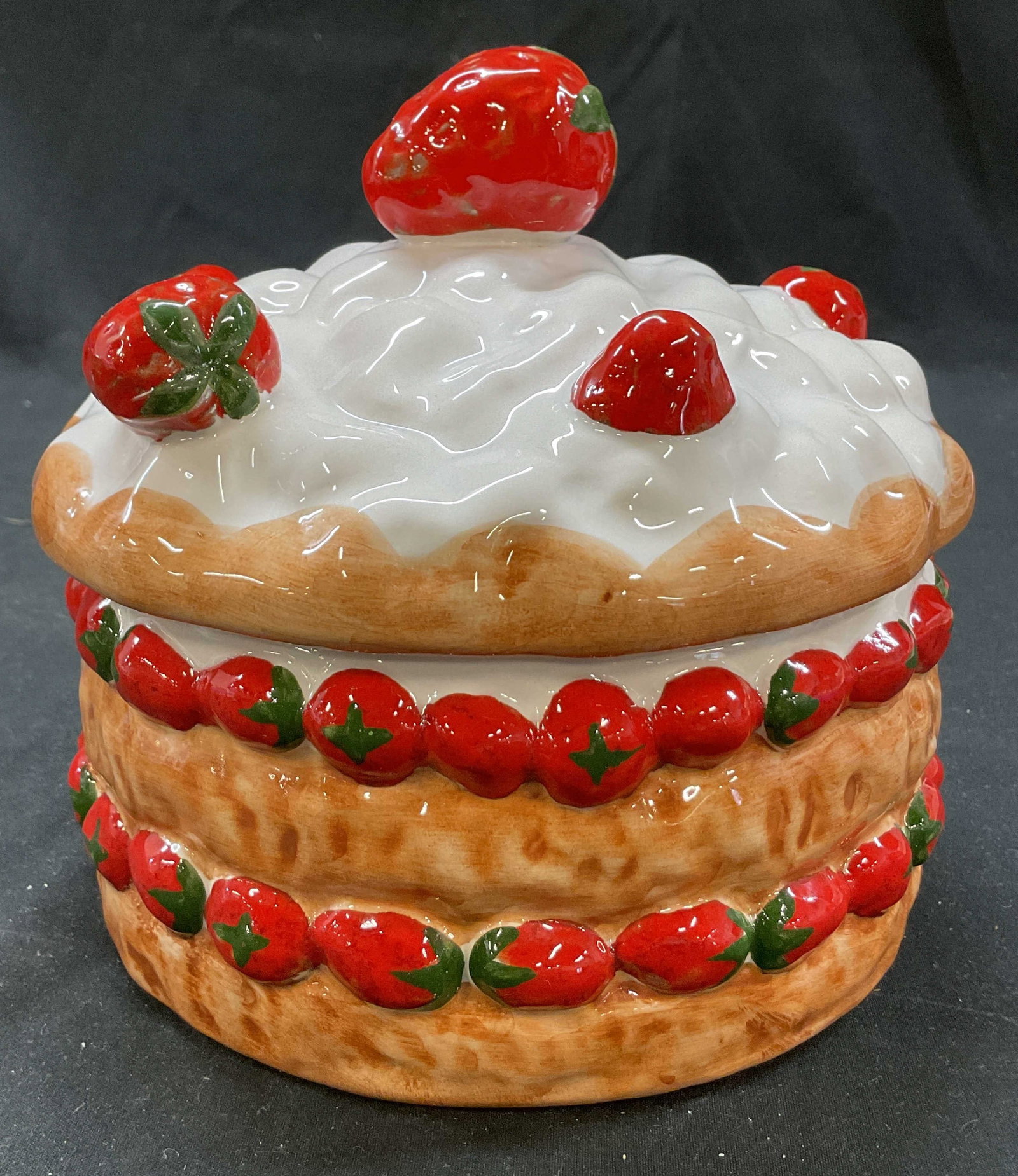 Casafina Strawberry Shortcake Cookie Jar Portugal (1 of 8)
