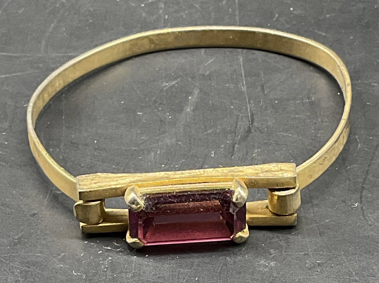 Vintage Avon Gold Tone Purple Crystal Bracelet (1 of 6)