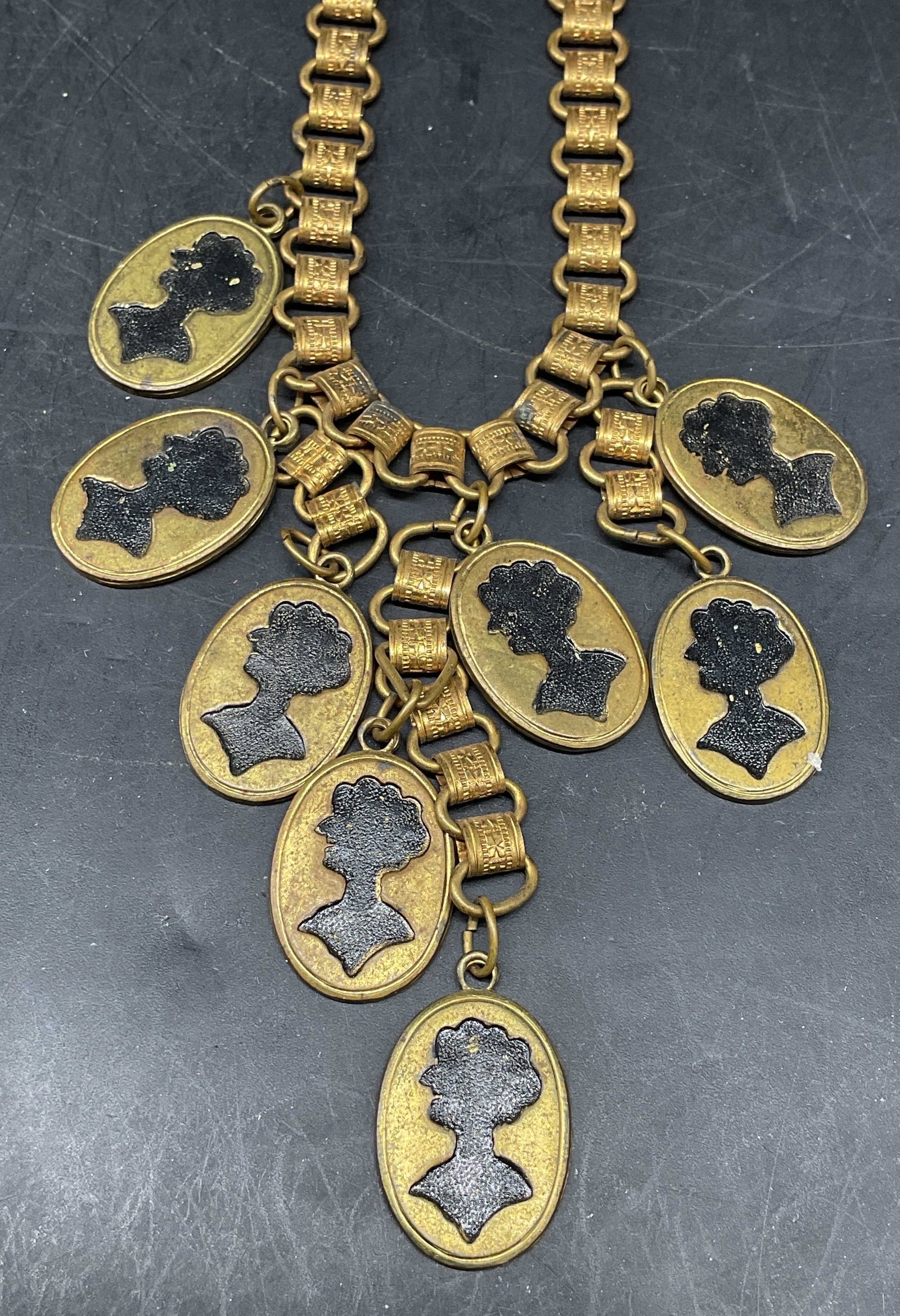 Vintage Gold Tone Cameo Pendant Necklace (1 of 6)