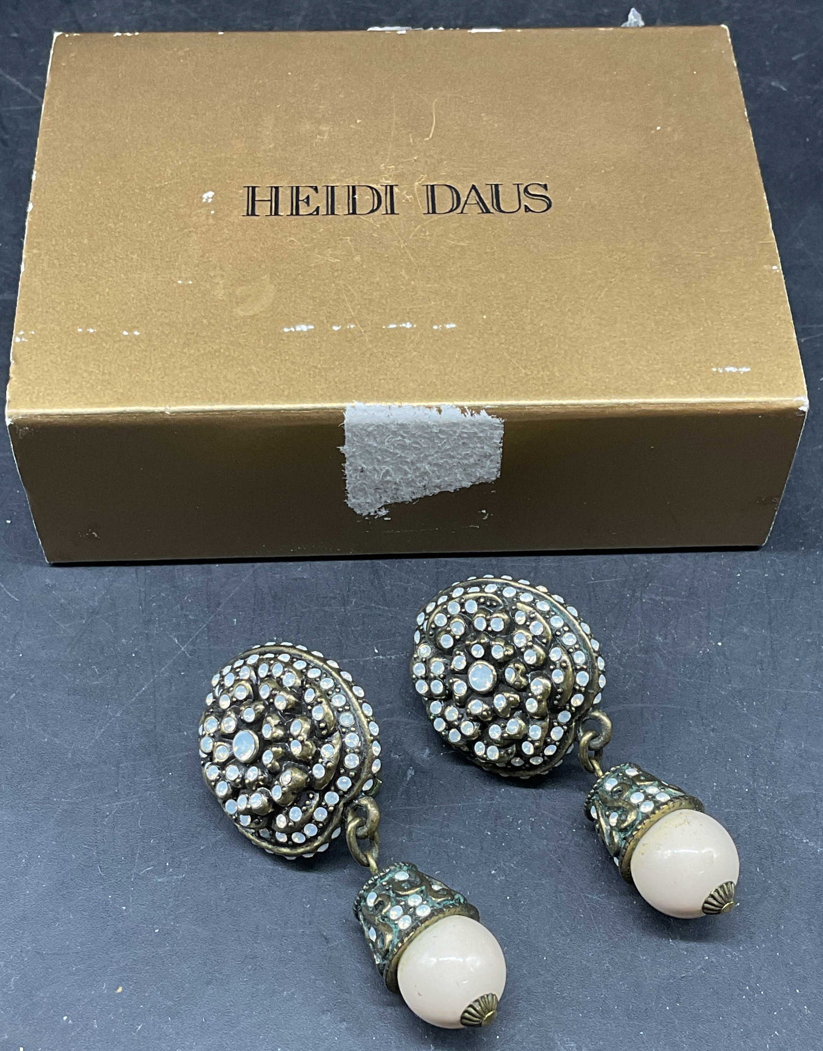 Vtg Heidi Daus Gold Tone Crystal Drop Earrings (1 of 6)