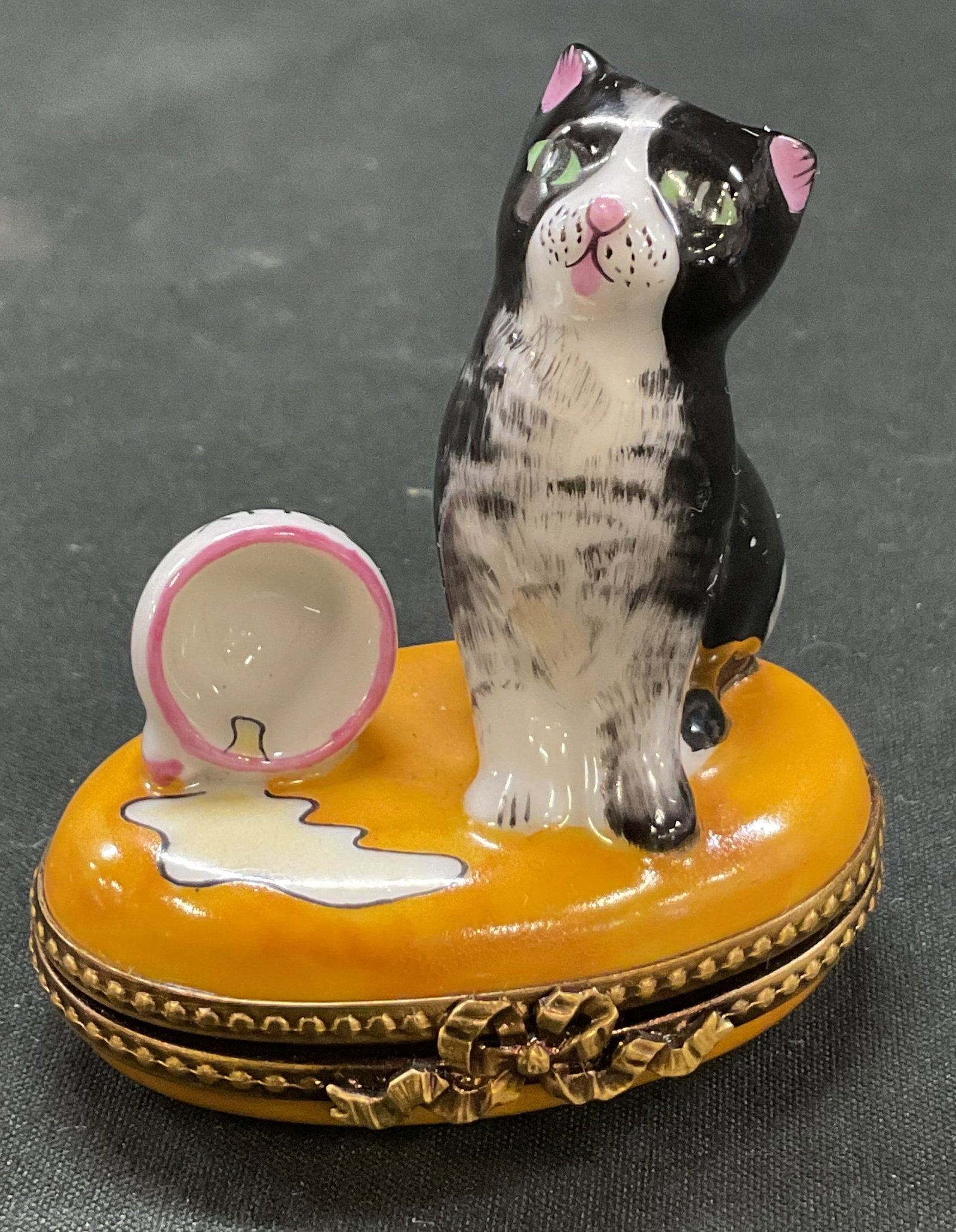 Limoges Felix Cat Spilt Milk Trinket Box France (1 of 9)