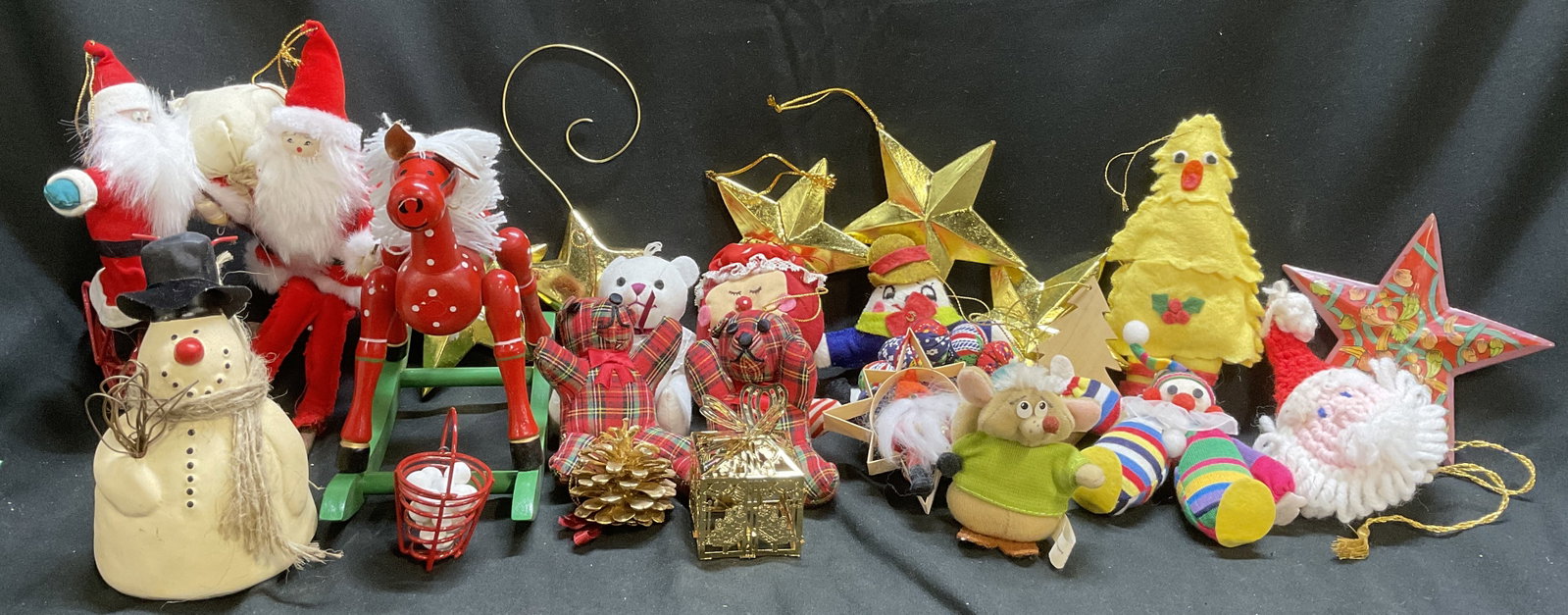 Lt26 VINTAGE Christmas Ornaments Disney+ (1 of 13)