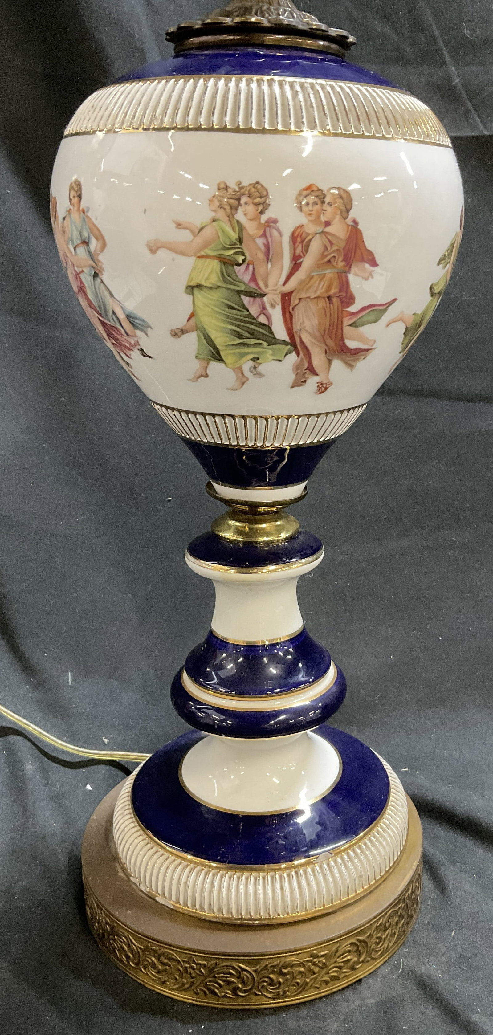 VINTAGE Classical Figures Porcelain Lamp (1 of 10)