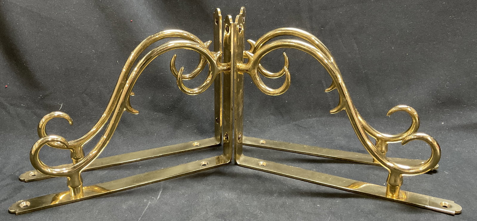 Lt4 Victorian-Style Brass Shelf Brackets (1 of 8)