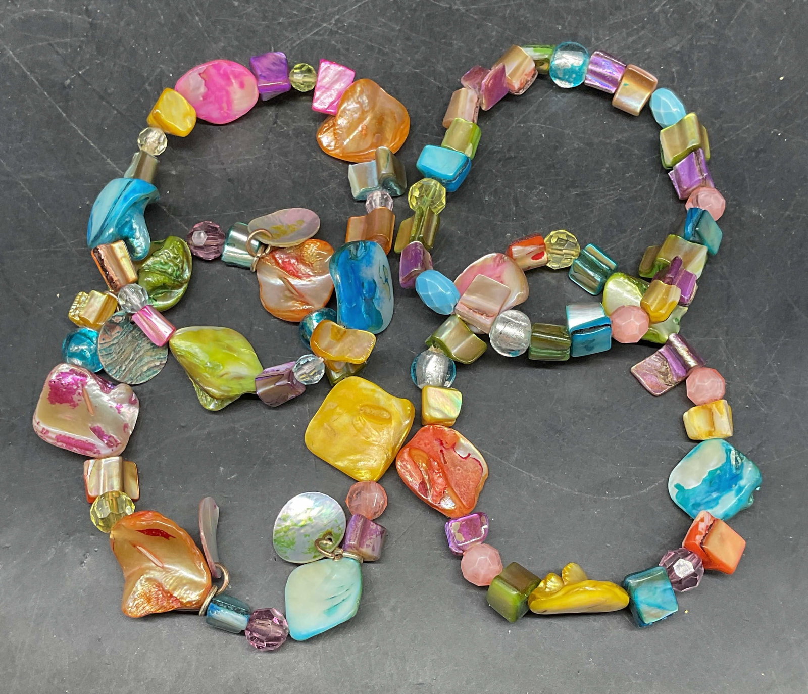Lot 4 Dyed Mother of Pearl Beaded Bracelets (1 of 6)