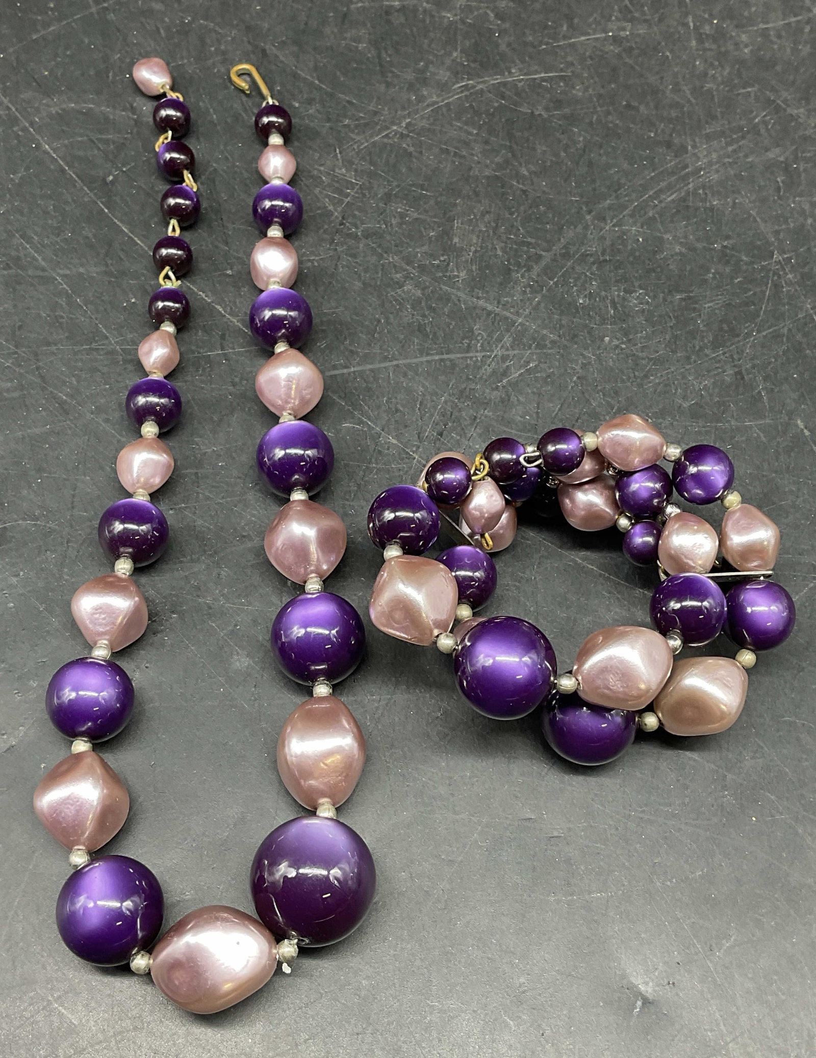 Lot 2 Purple Faux Pearl Necklace & Bracelet (1 of 6)