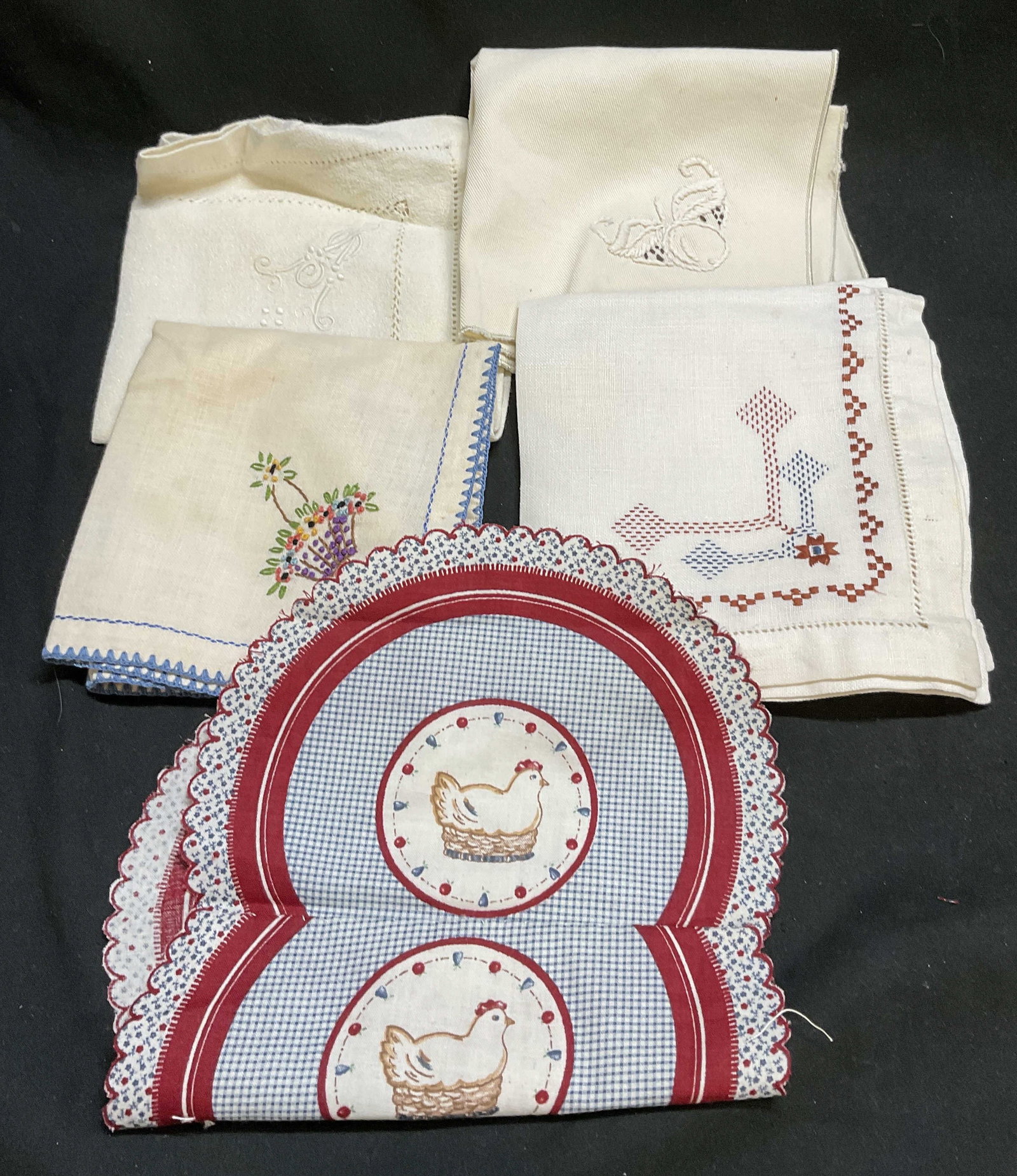 Lt6 VTG Embroidered Fabric Linens (1 of 13)