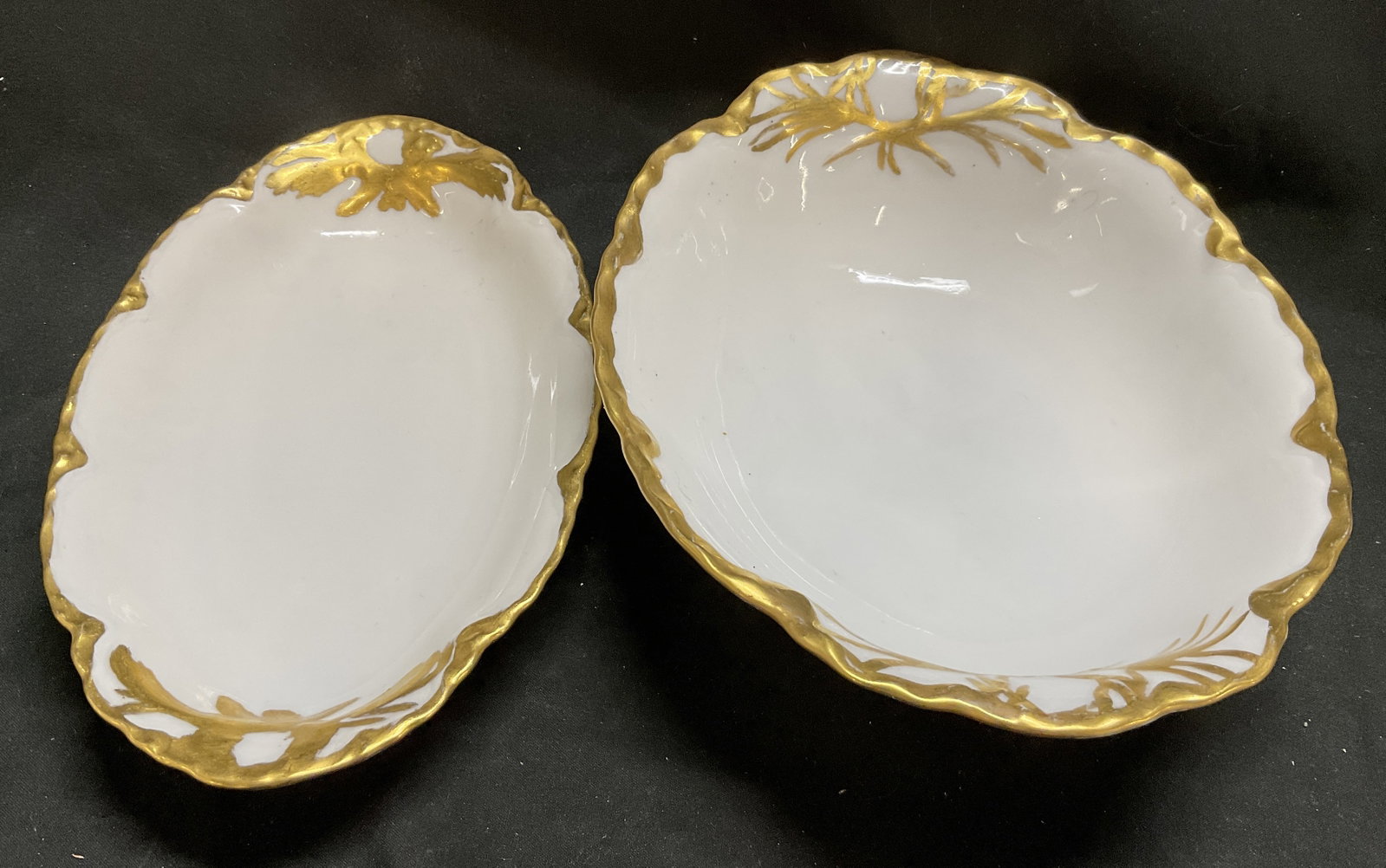 Lt2 Hutschenreuther Porc Serving Dishes GERMANY: 2 Hutschenreuther with Gilt Trim Porcelain Serving Dishes. Scalloped Edges. Some Fading. Largest Measures app 2.5in H x 9in Diam. Hutschenreuther, Ivory, Gilt, Scalloped, Porcelain, Serving Dishes, Ta