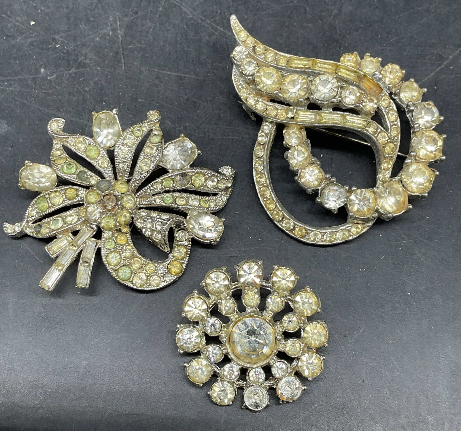 Lot 3 Vintage Silver Tone Crystal Brooches (1 of 8)