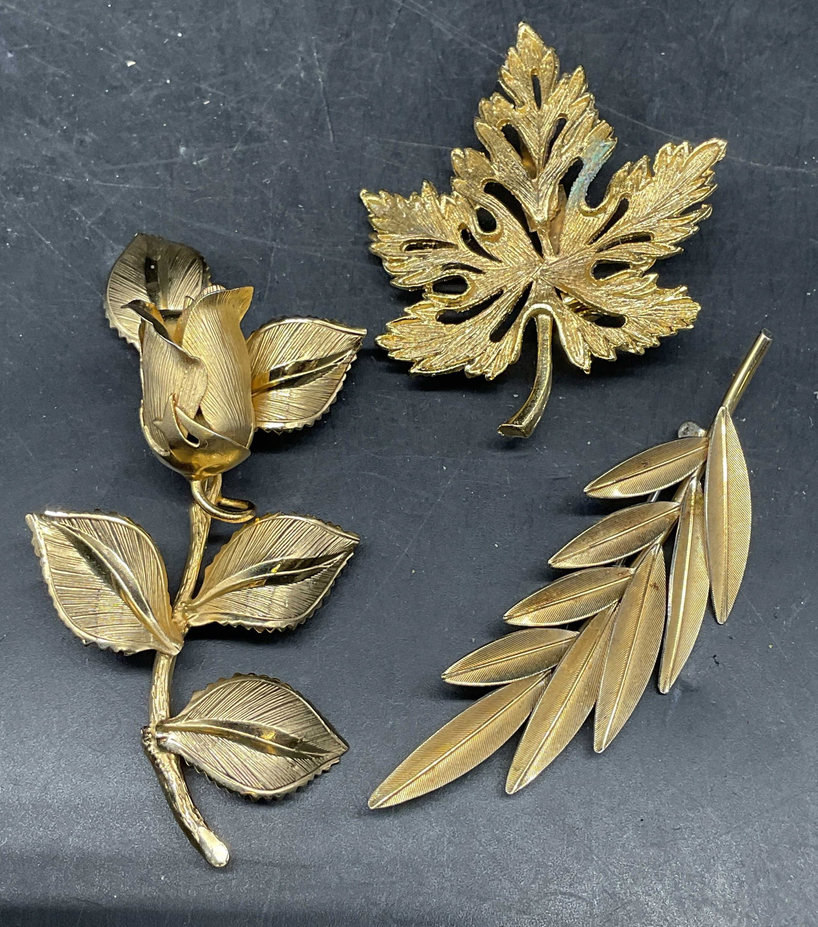 Lot 3 Gold Tone Flower & Leaf Brooches (1 of 8)