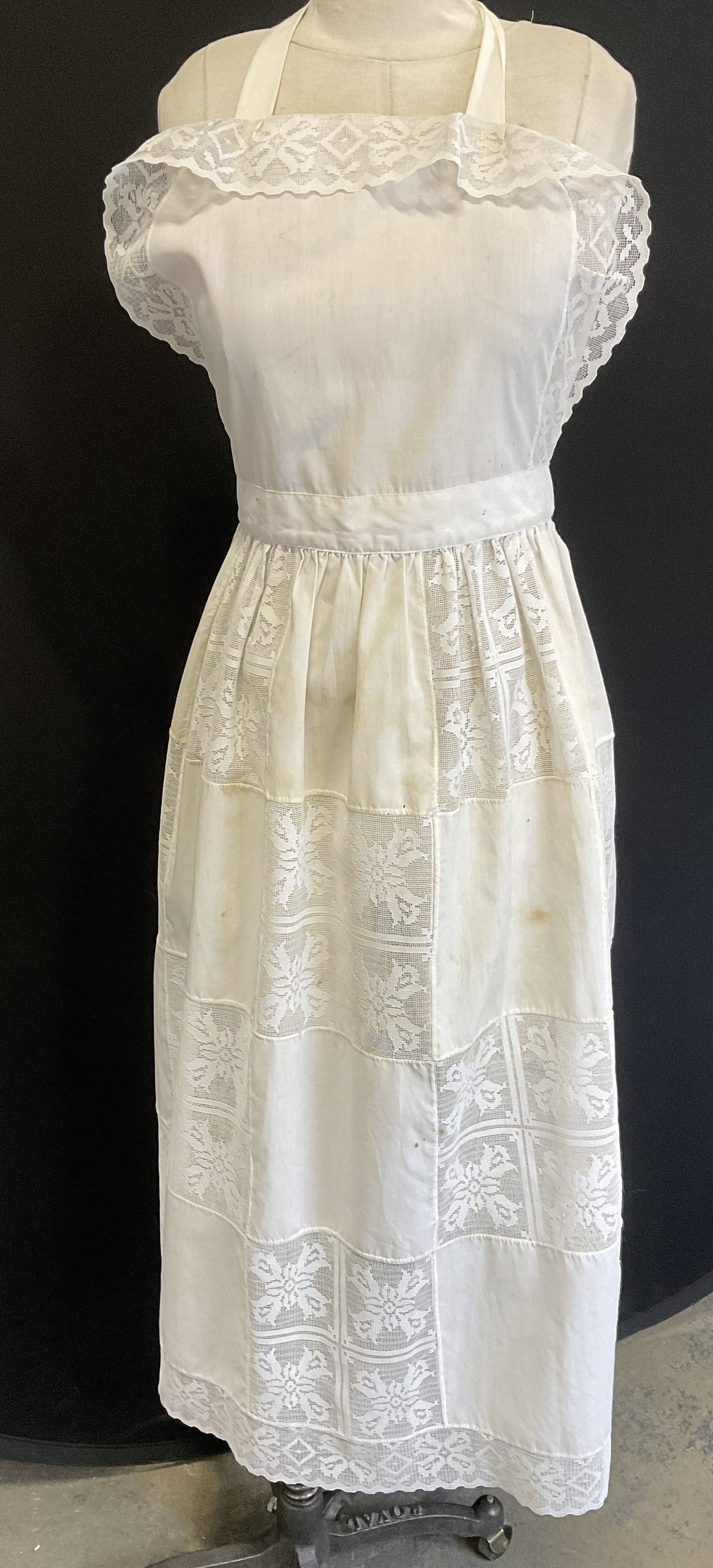 VINTAGE Floral Lace Overdress (1 of 8)