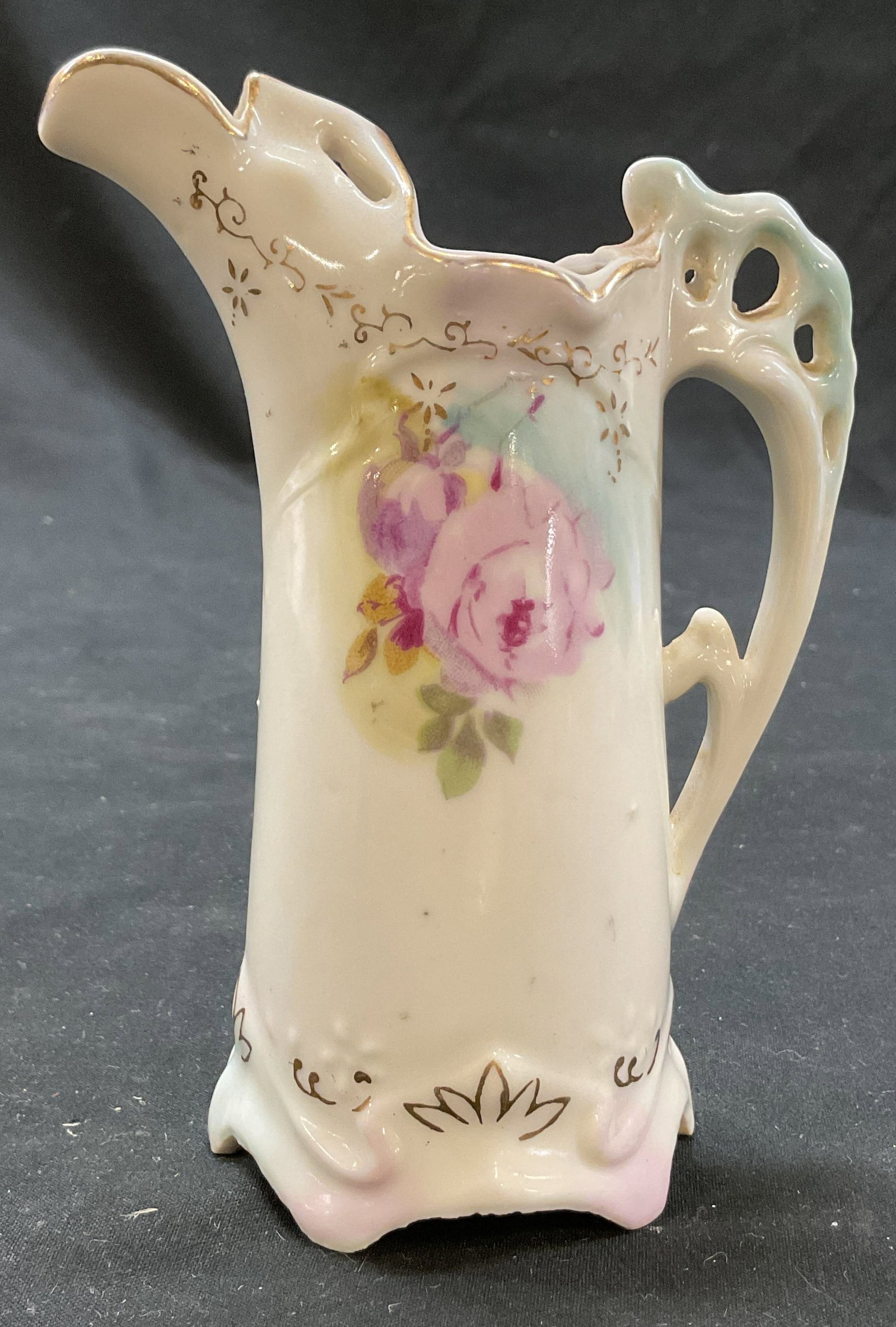 Royal Crown Chantilly Rose Porcelain Creamer (1 of 7)