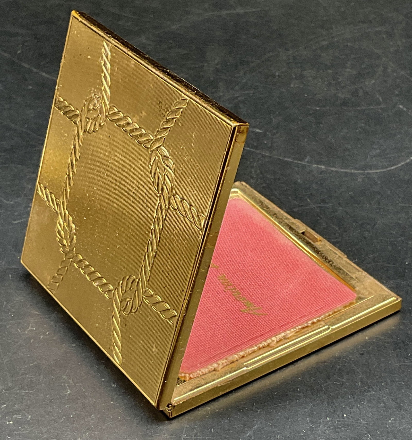 Vtg Elgin American Beauty Gold Tone Compact USA (1 of 6)