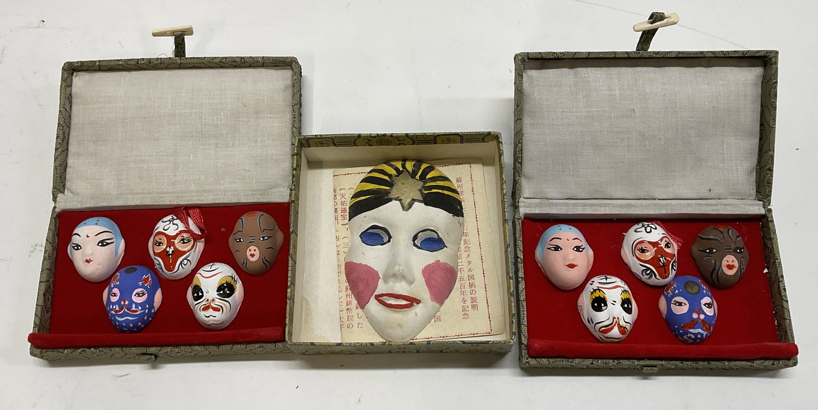 Lt3 VINTAGE Miniature Chinese Opera Clay Masks (1 of 11)