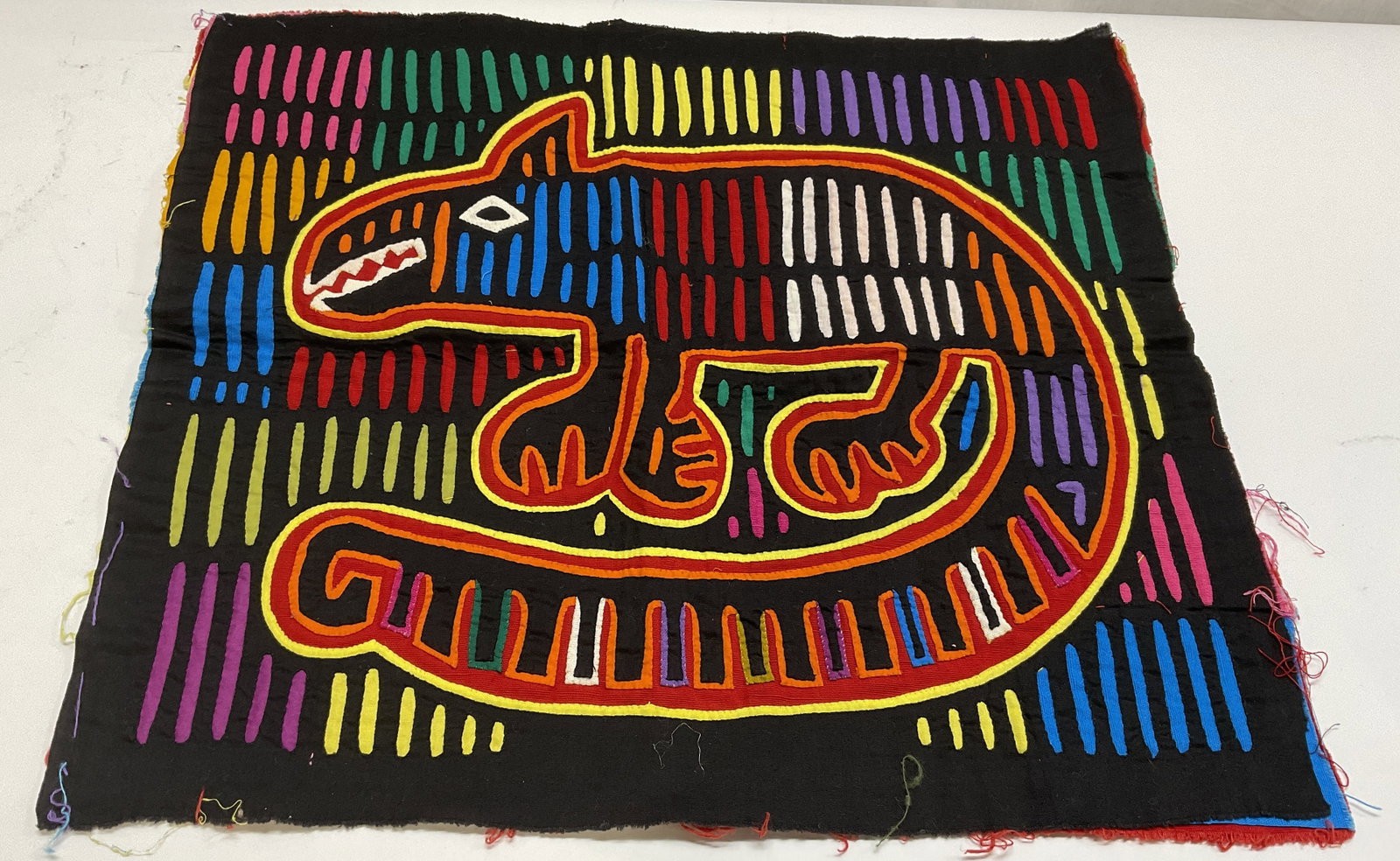 Handmade Guna Mola Stylized Iguana Textile PANAMA (1 of 7)