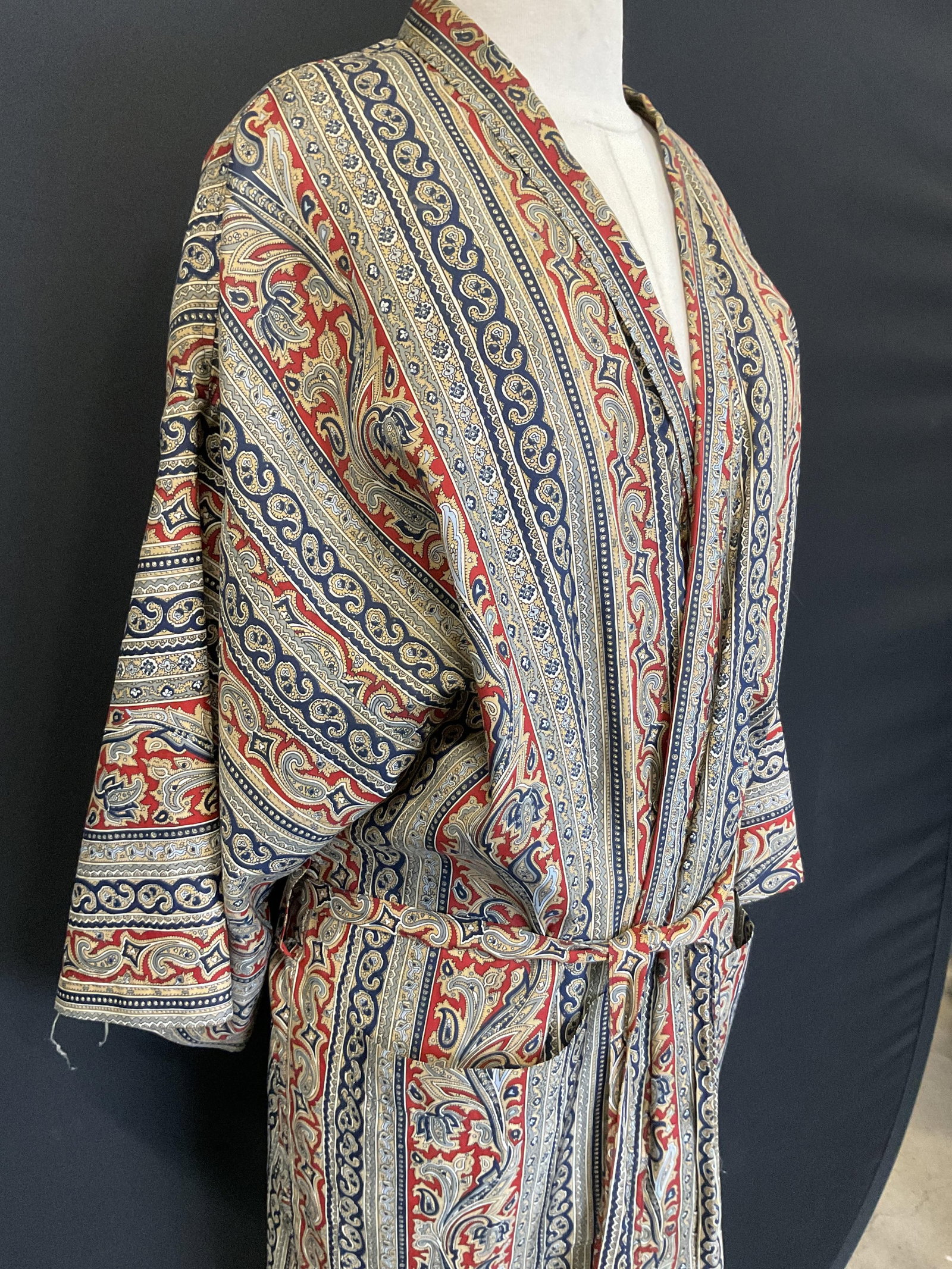 Vintage Paisley Pattern Robe - 8
