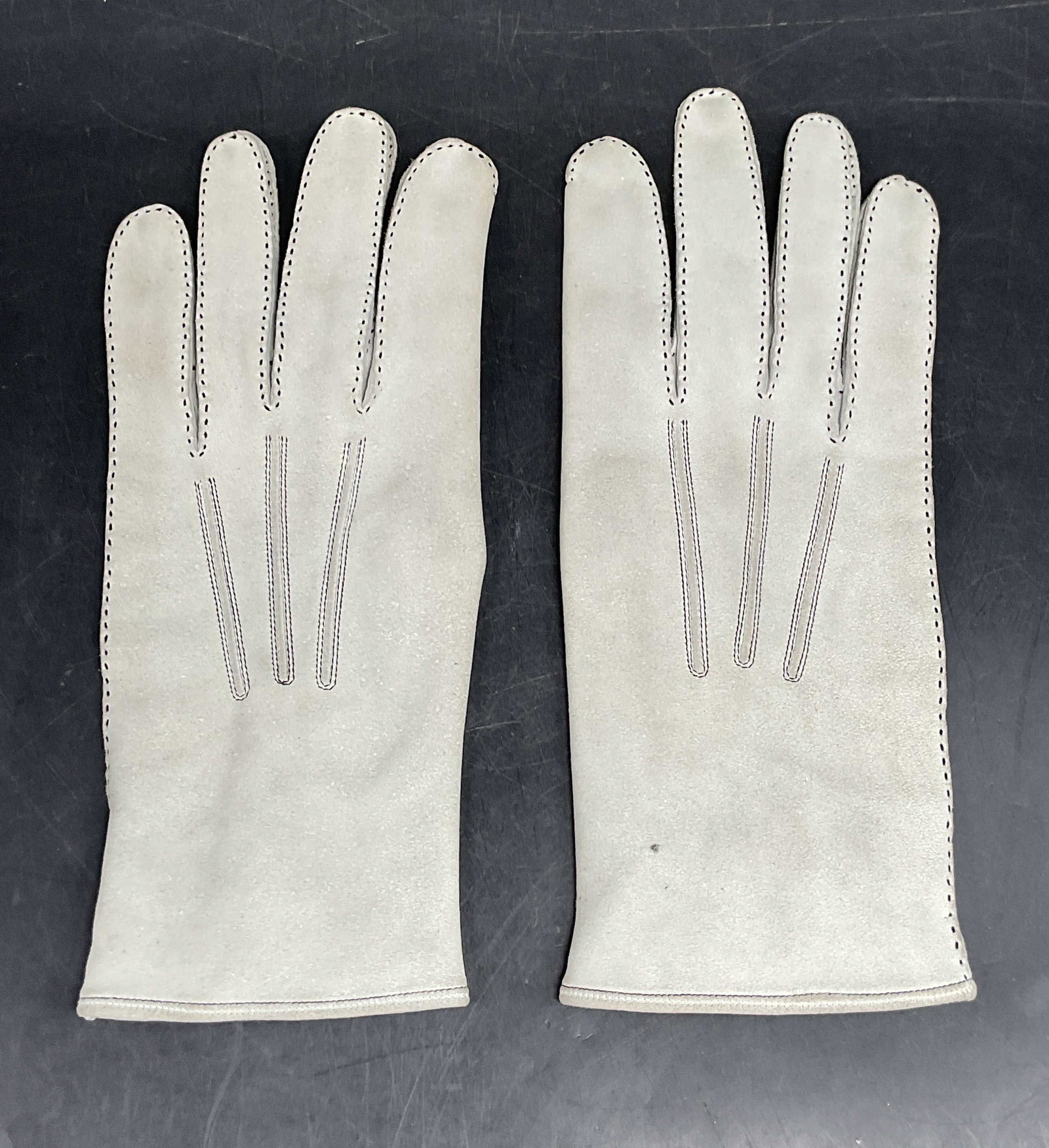 Vtg Edelweiss Grey Microsuede Gloves (1 of 6)