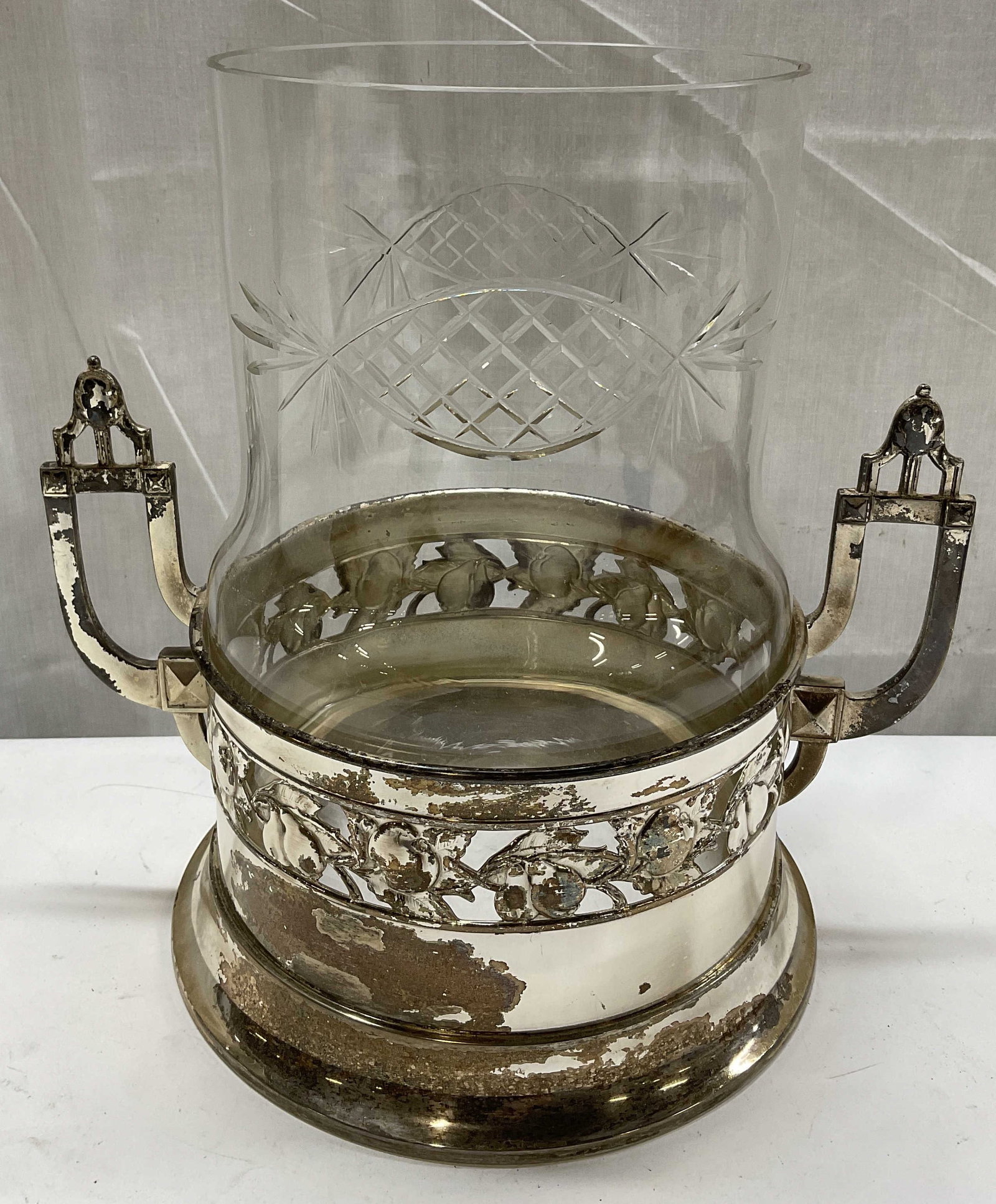 ANTQ Vict-Era Slvr-Plte&Cut Glass Pickle Castor (1 of 9)