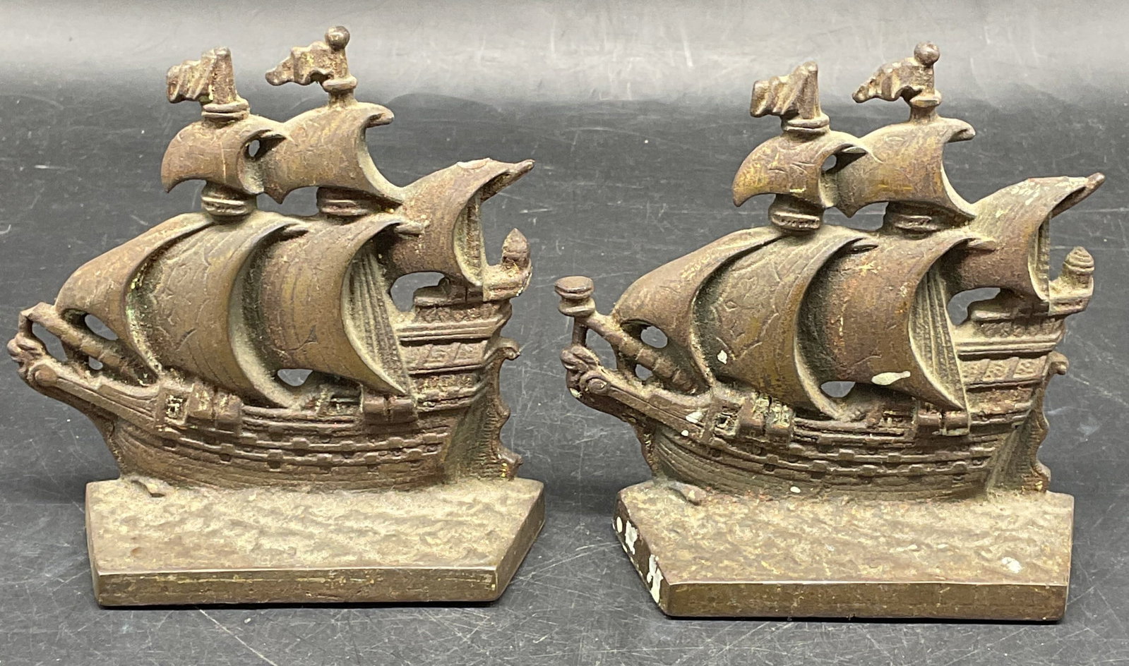 Pair Vintage Gilt Iron Galleon Ship Bookends: Pair of vintage sailing ship gilt iron bookends. A Galleon In The Time of Elizabeth. Measures approx. 4.5 x 1.5 x 4.5 inches. Some patina, scratching, loss to gilt. Galleon bookends, ship bookends,