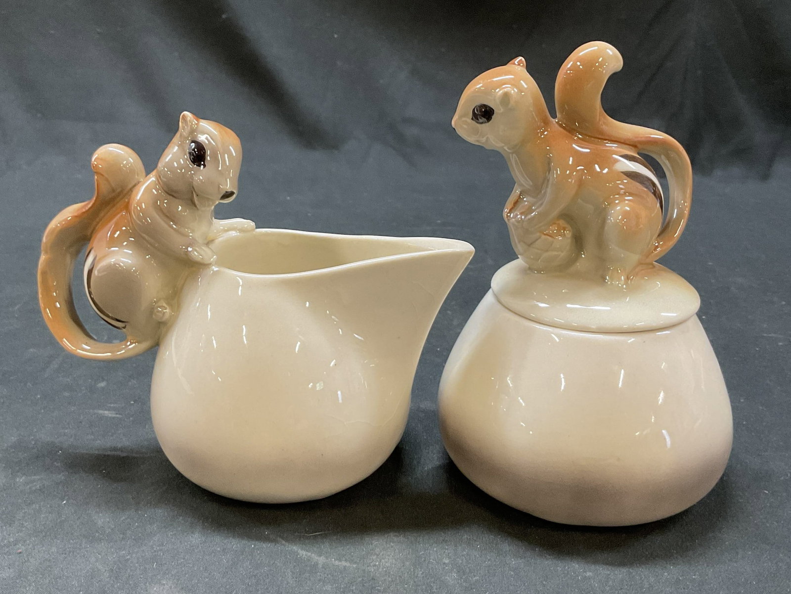 Set 2 Ceramic Squirrel Creamer & Sugar Bowl (1 of 8)