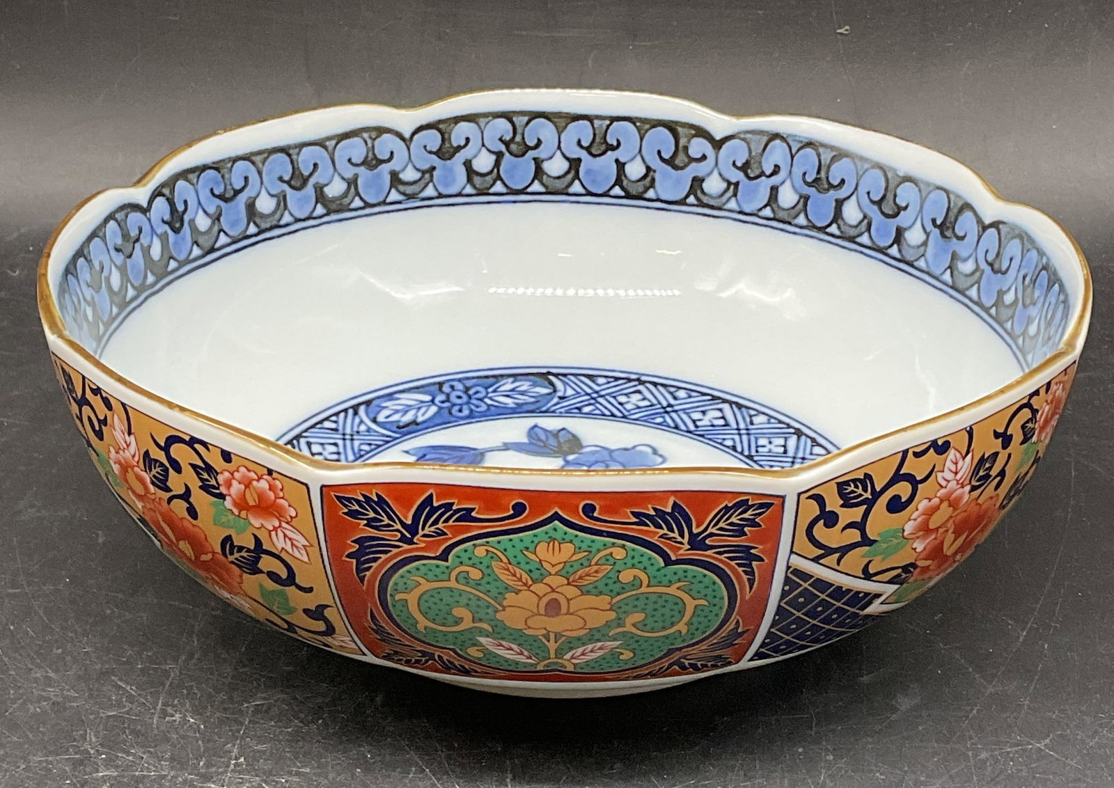 Signed Japanese Imari Porcelain Bowl: Signed Japanese Imari porcelain bowl with tradition floral designs. Measures approx. 8 x 2.75 inches. Some scratching. Imari bowl, porcelain bowl, floral bowl, home decor, table decor, 10 cs
