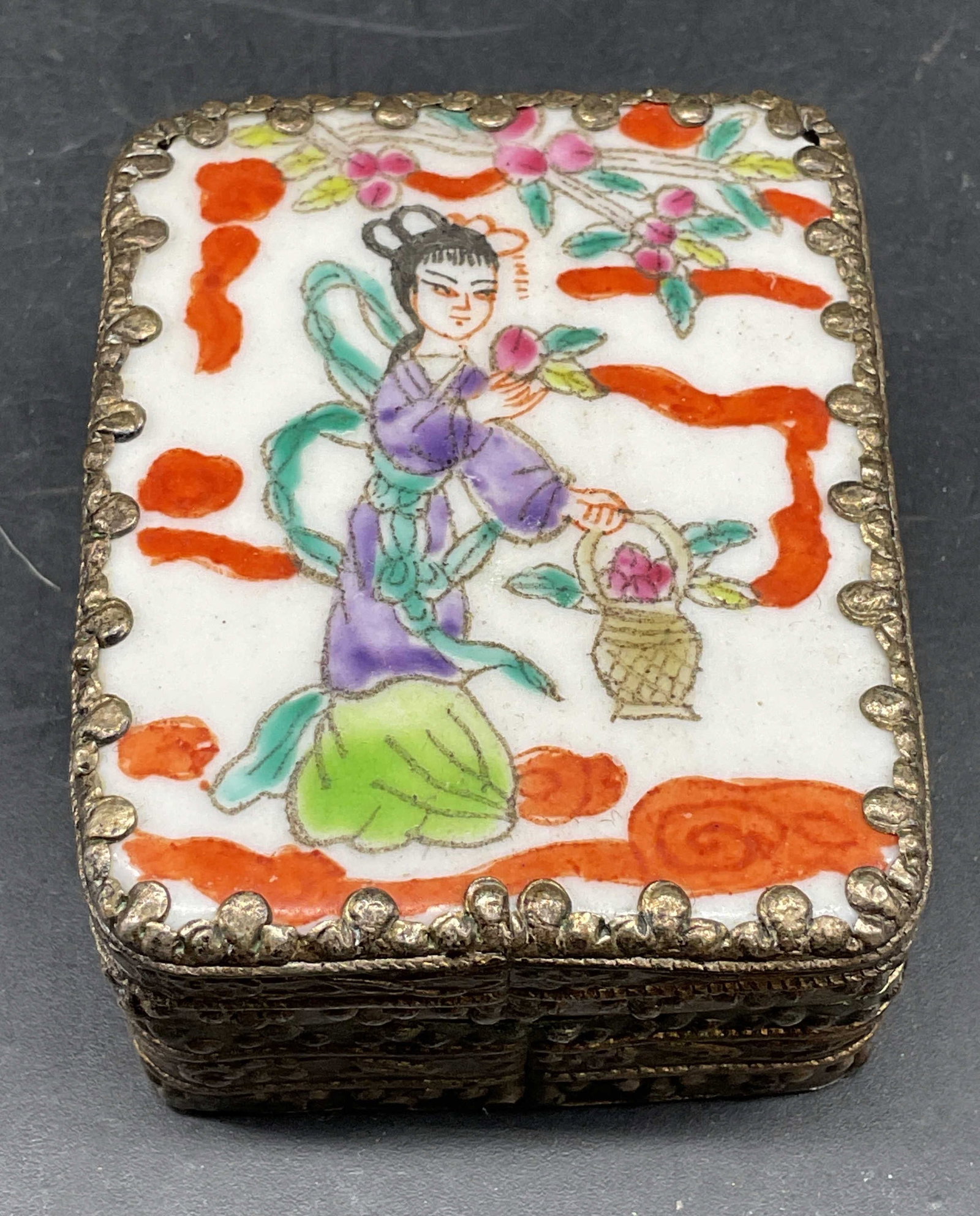 Chinese Porcelain Figural Trinket Box: Vintage Chinese porcelain and silver plated trinket box. Hand painted figural motif on lid. Interior mirror. Measures approx. 2 x 2.25 x 1.25 inches. Some scratching and patina. Chinese trinket box,