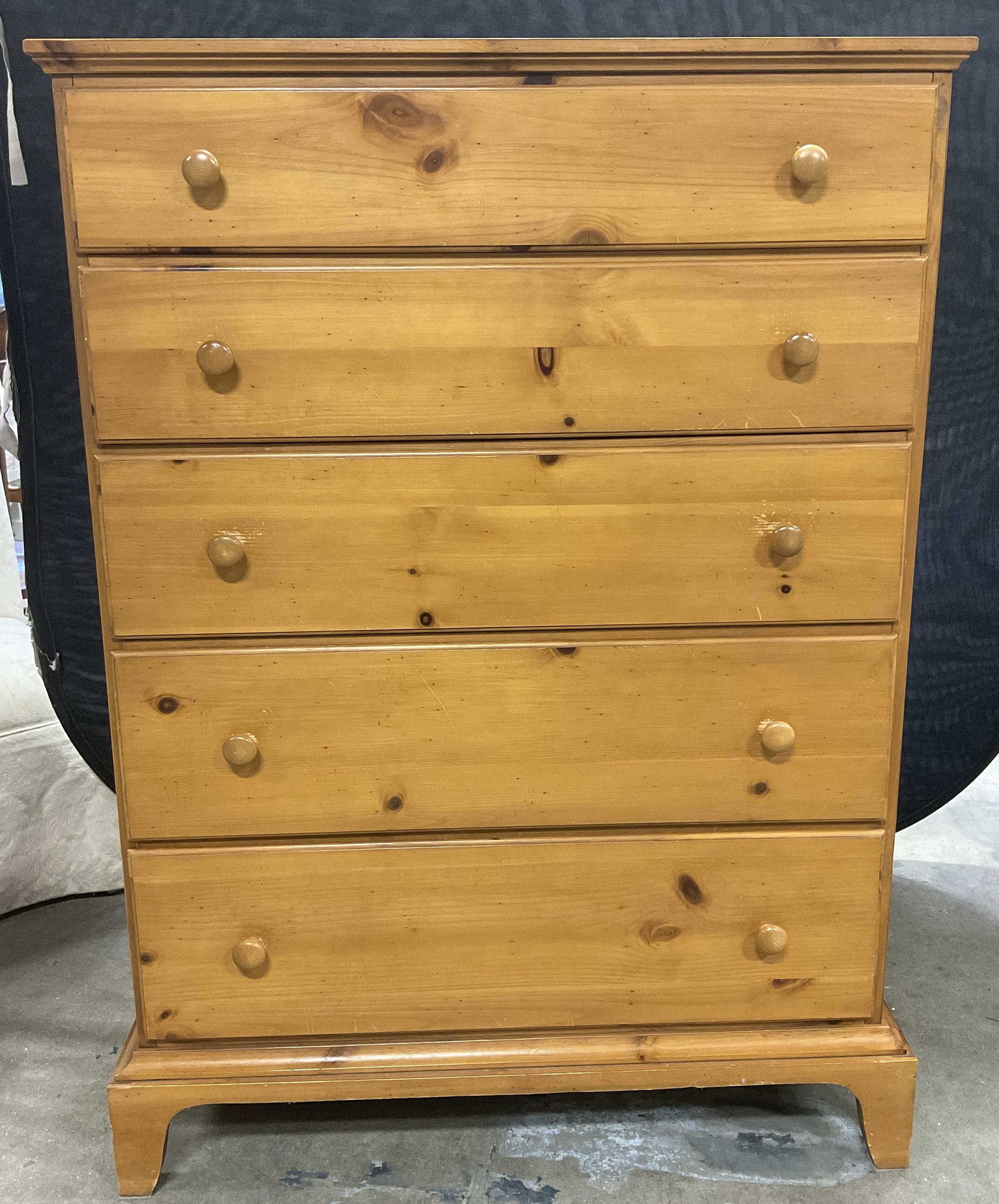 Lane&Museum American Folk Art Shaker Chest Repro: Lane Furniture Virginia and Museum of American Folk Art The America Collection Shaker Tall Chest Authenticated Reproduction. Pine Wood. Based on Tall Chest Made by the Shakers at Mt. Lebanon in