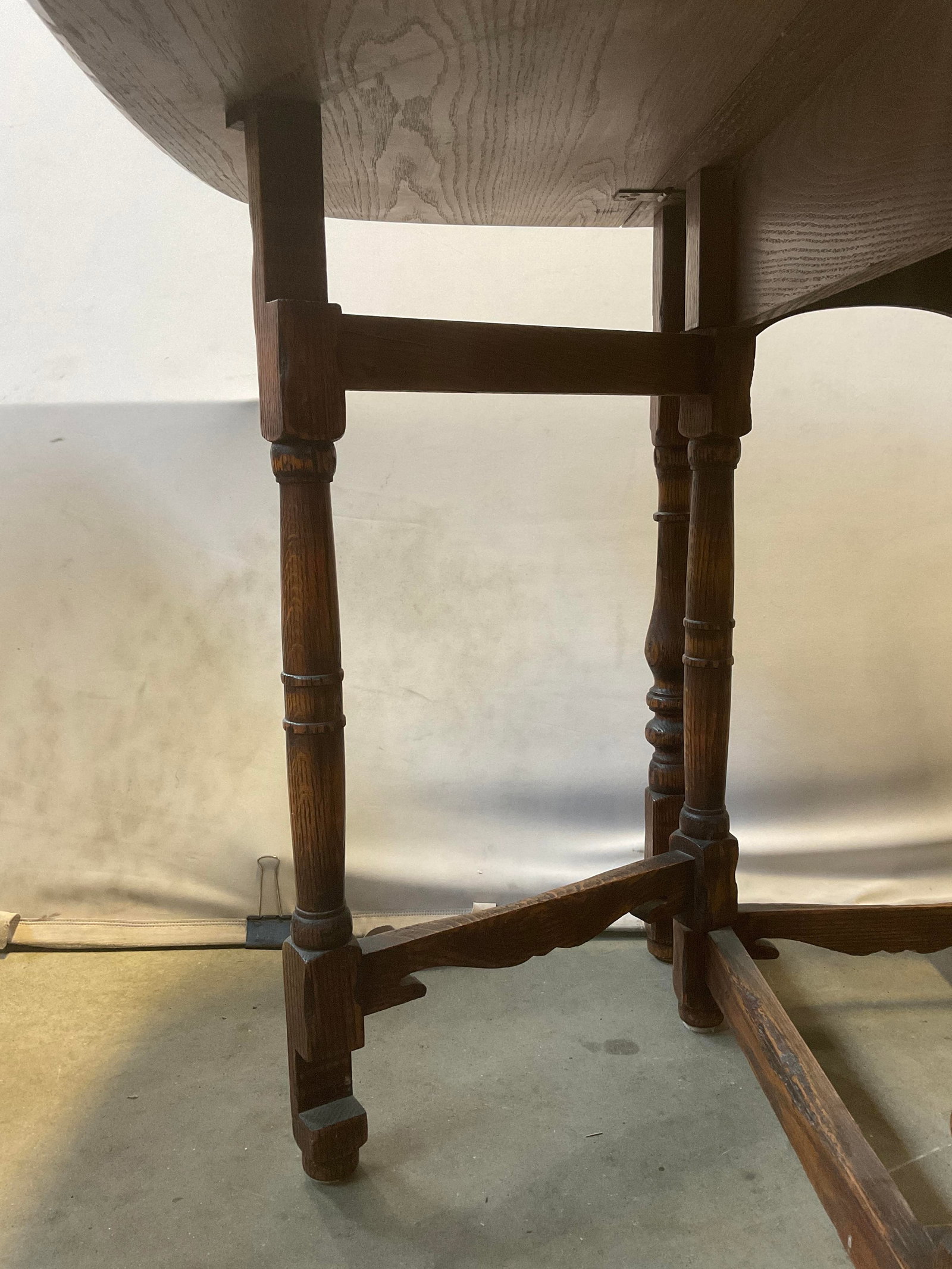 VINTAGE Oak Drop-Leaf Table - 12