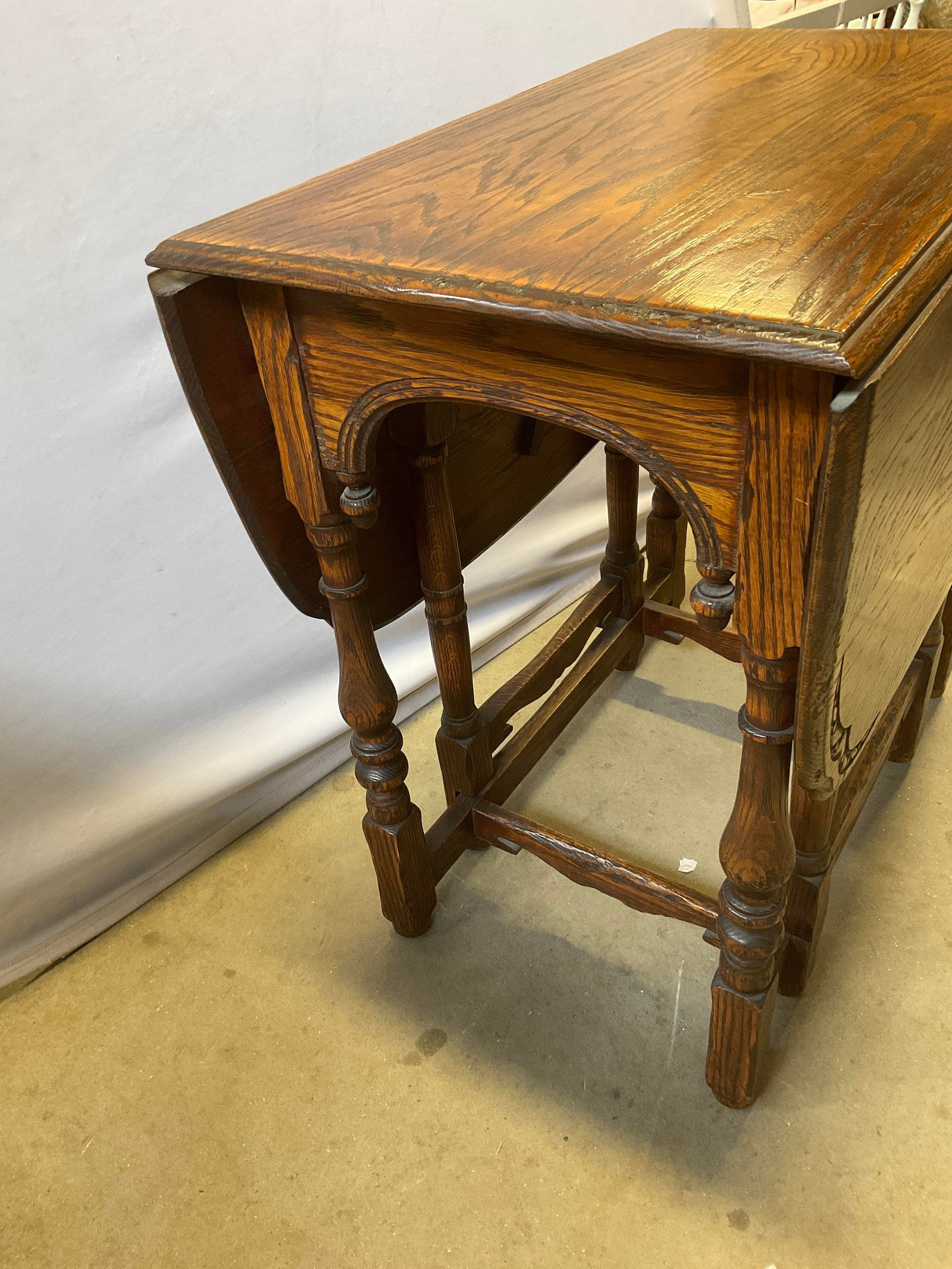 VINTAGE Oak Drop-Leaf Table - 4
