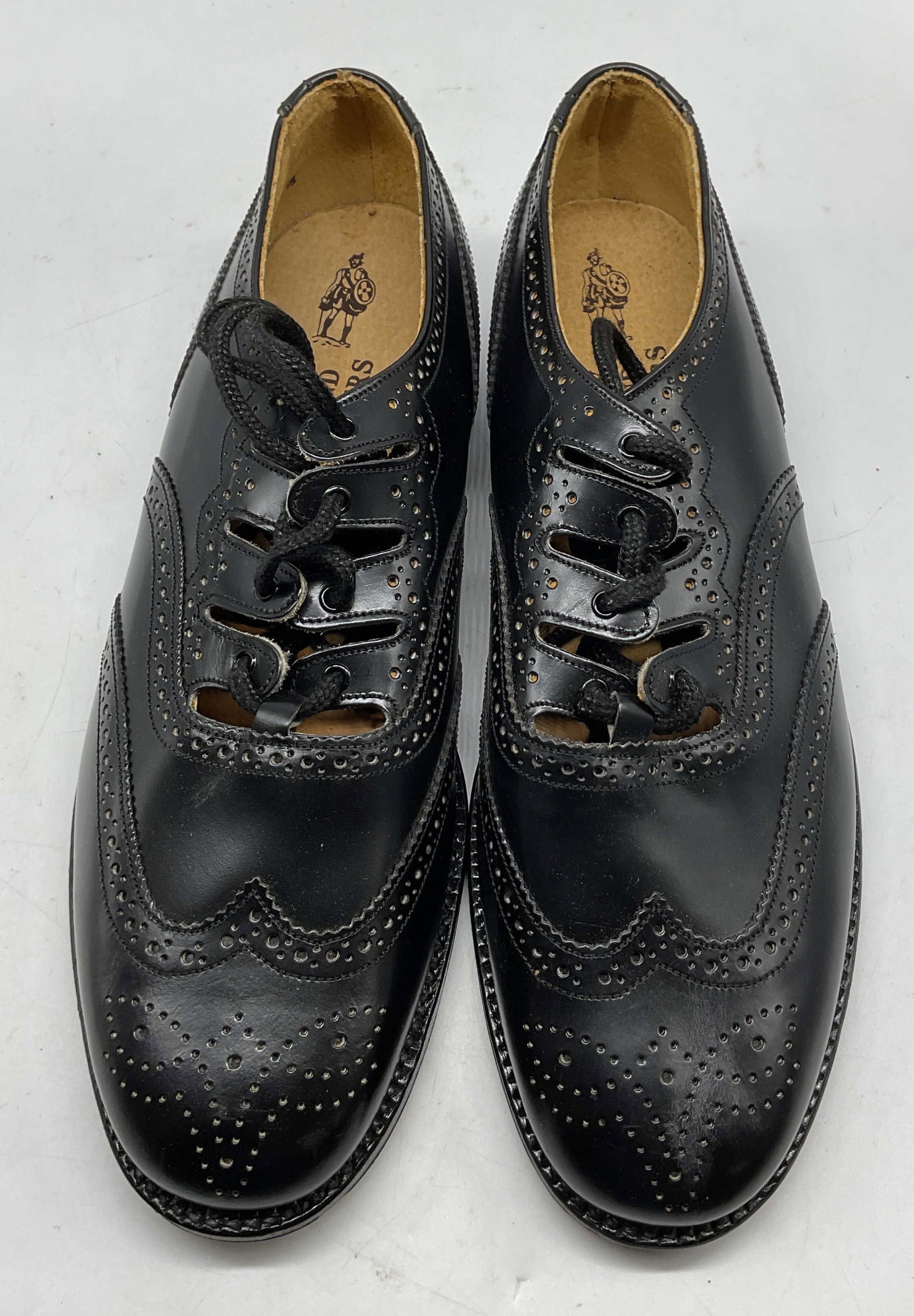 Geoffrey Highland Outfitters Brogues Britain: Geoffrey Highland Outfitters black leather ghillie brogues. Made in Britain. Size 9.5. Heeled shoe. Ornate design. Tongue free design with fringed long laces. Wear consistent with exposure. Shoes, bro