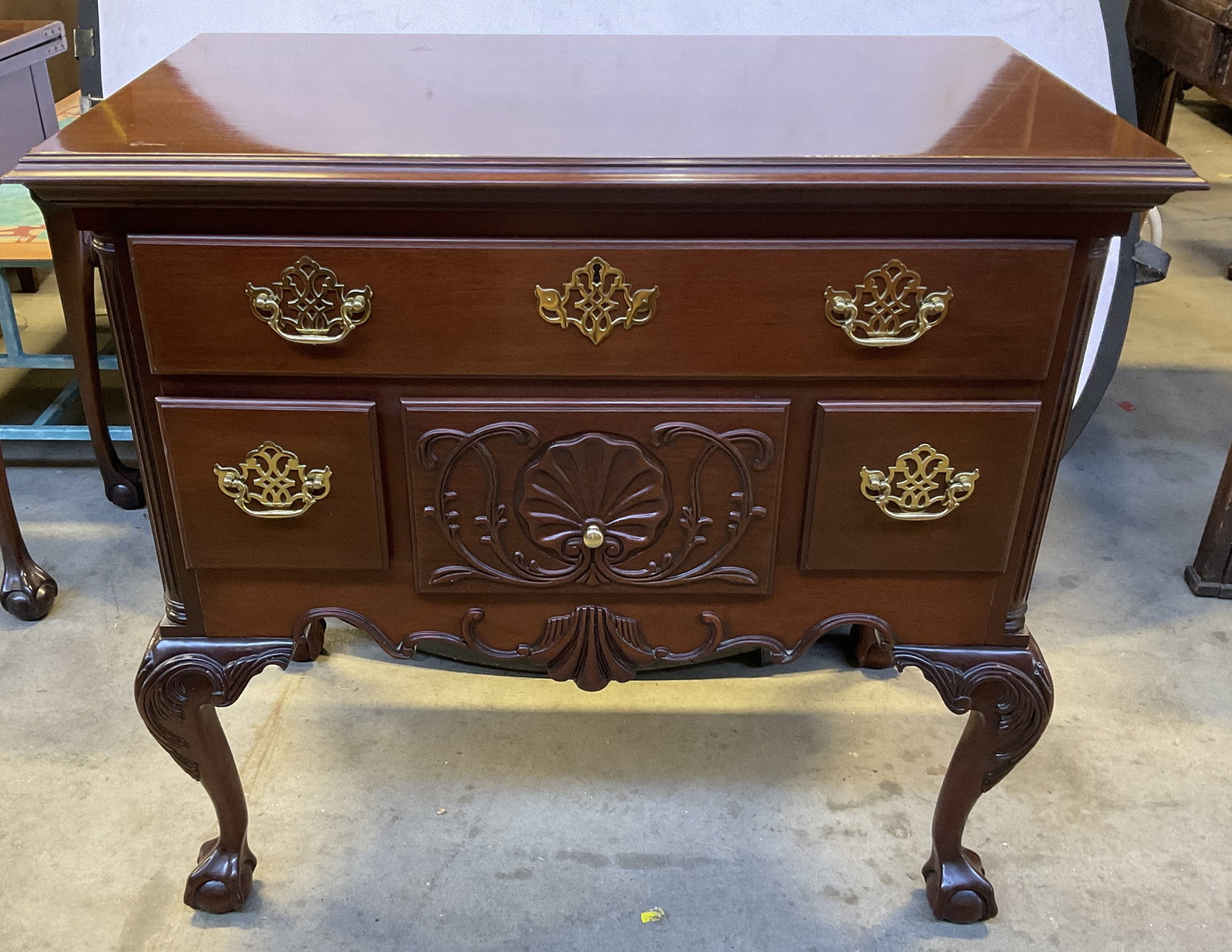 Councill Craftsmen Mahogany Chippendale Lowboy: Councill Craftsmen Mahogany Chippendale Lowboy. Shell-Carving. Cabriole Legs. Ball-And-Claw Feet. 4 Drawers. Some Scuffing. Measures app 32in H x 34.5in L x 20.25in W. Councill Craftsman, Mahogany, Wo