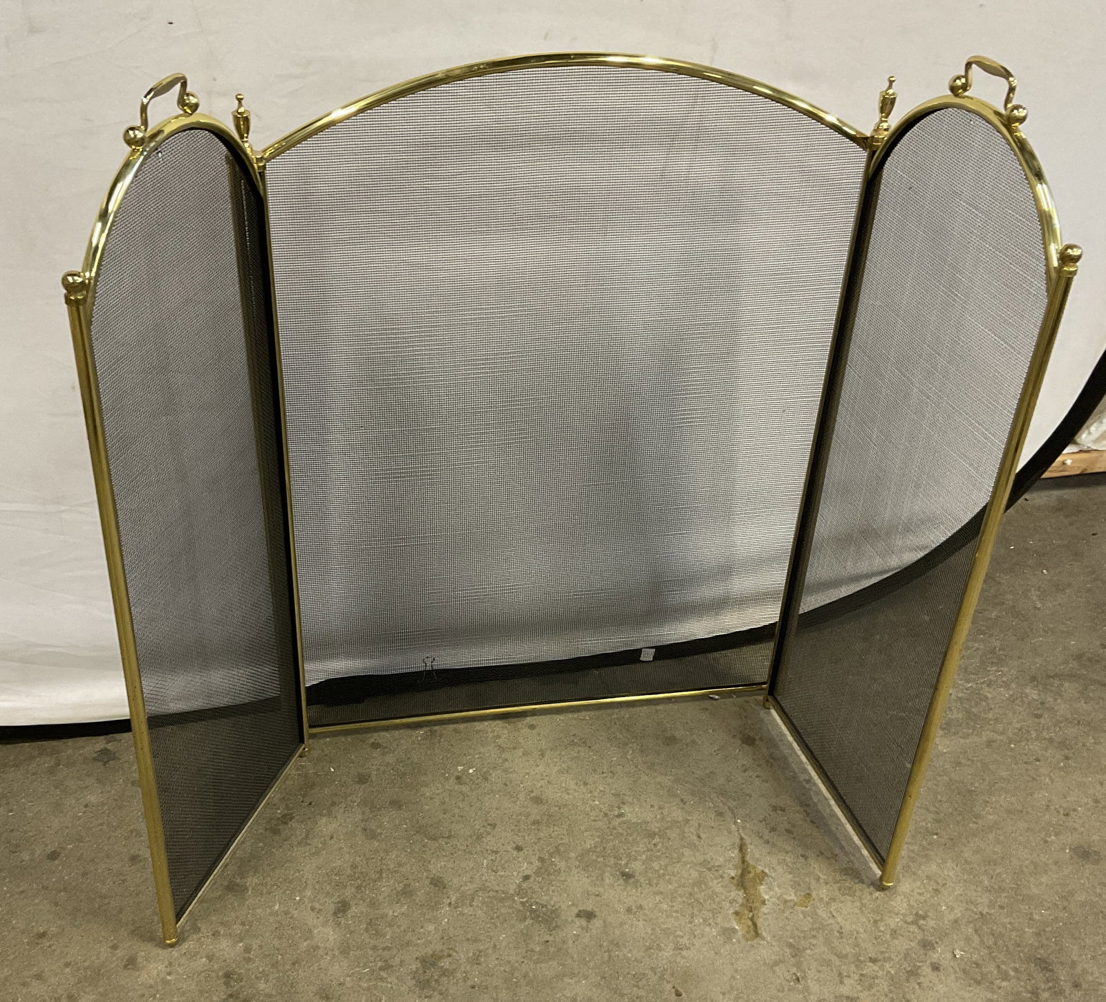 VTG Hollywood-Regency Style Brass Fireplace Screen: Vintage Hollywood-Regency Style Polished Brass and Mesh Fireplace Screen. Three Panels. Condition Consistent With Exposure. Measures app 34in H x 26in L x 1.5in W When Closed and 50in L x 0.5in W When