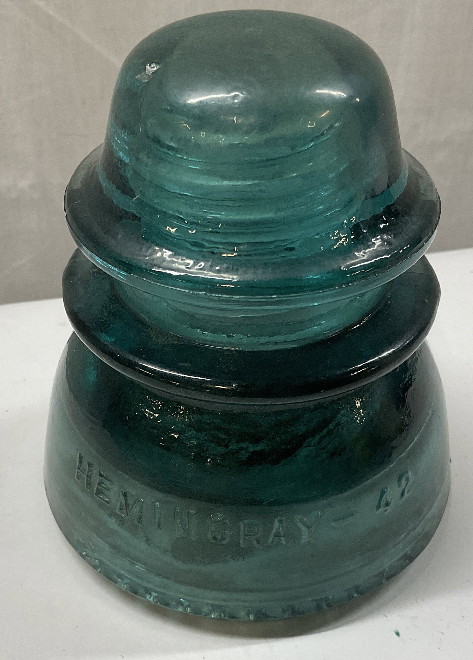 VINTAGE Hemingray-42 Teal Glass Insulator: Vintage Hemingray-42 Teal Glass Insulator. Some Chips. Measures app 4.5in H x 3.75in Diam. Vintage, Hemingray-42, Teal, Blue Glass, Colorful Glass, Glass Insulator, Railroad Memorabilia, Telegraph Lin