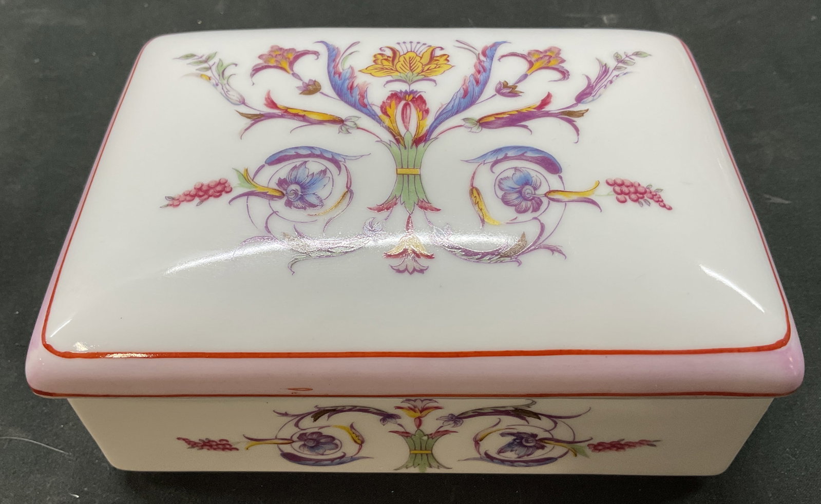 Elizabeth Arden Memoire Cherie Powder Box Japan: Elizabeth Arden porcelain Memoire Cherie lidded powder box. Marked on underside. Made in Japan. Rectangular shape. Floral motifs in varying colors. Measures approx 4 x 6 x 2.5 inches. Surface wear con