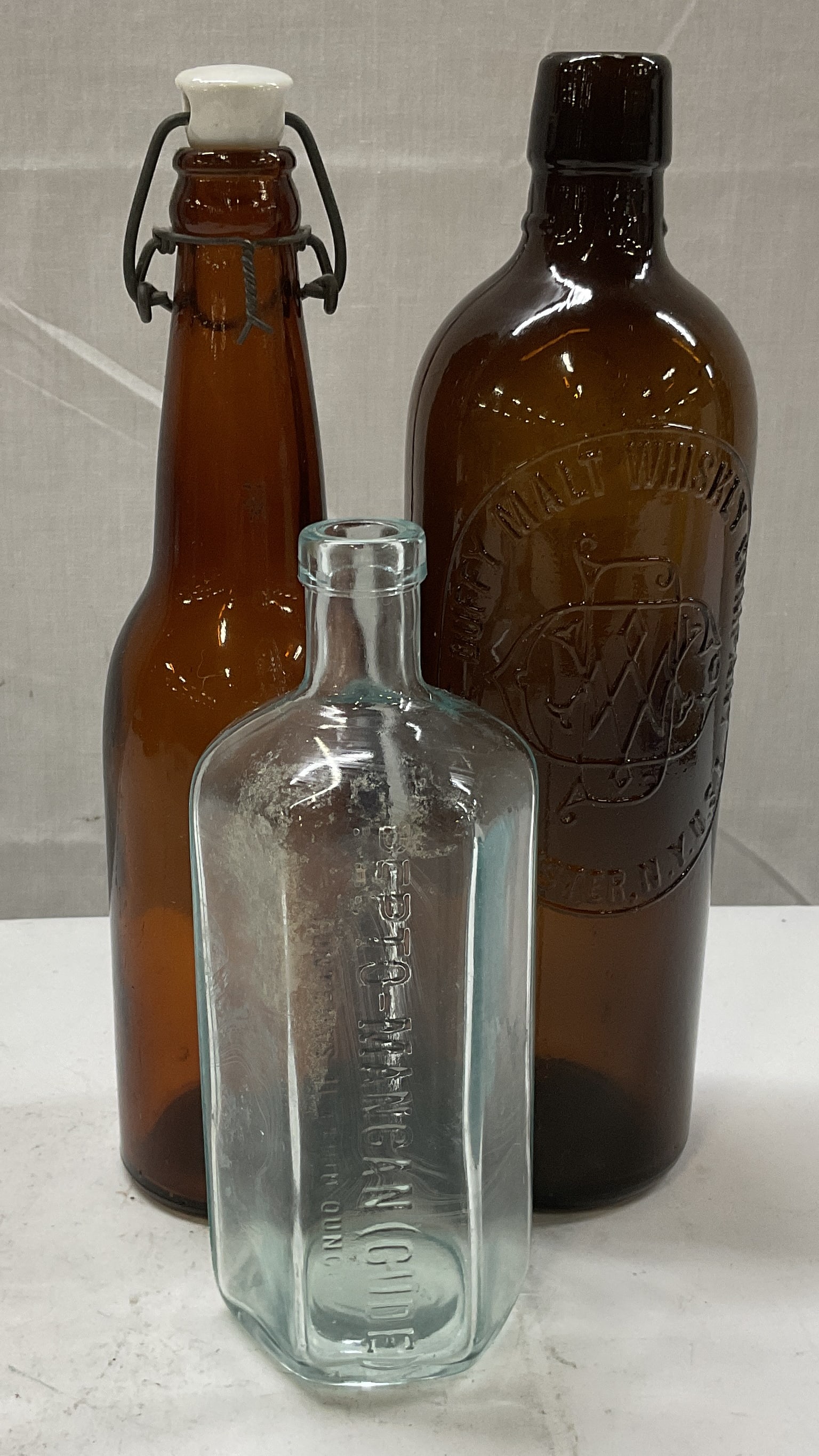 Lt3 ANTIQUE & VINTAGE Glass Bottles (1 of 16)