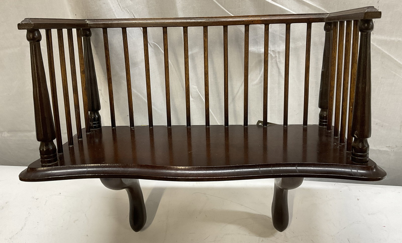 VINTAGE Mahogany Fiddle Rail Shelf: Vintage Mahogany Fiddle Rail Shelf. Features a Spindle Rail on 3 Sides. Some Scratching. Measures app 14in H x 16.25in L x 7.25in W. Vintage, Mahogany, Wooden, Fiddle Rail, Spindle Rail, Wall Shelf, B