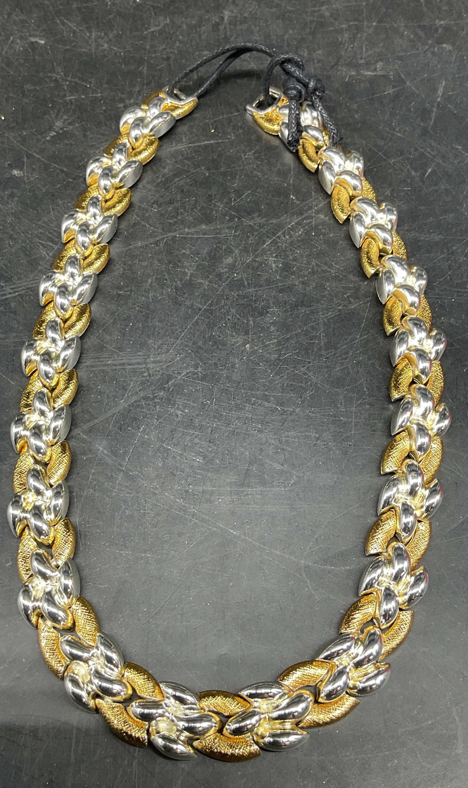 Napier Silver & Gold Tone Chain Link Necklace: Vintage Napier silver and gold tone chain link necklace. Drop length 6.75 inches. Clasp needs repair. Some scratching. Jewelry, estate jewelry, costume jewelry, cocktail jewelry, fashion jewelry, acce
