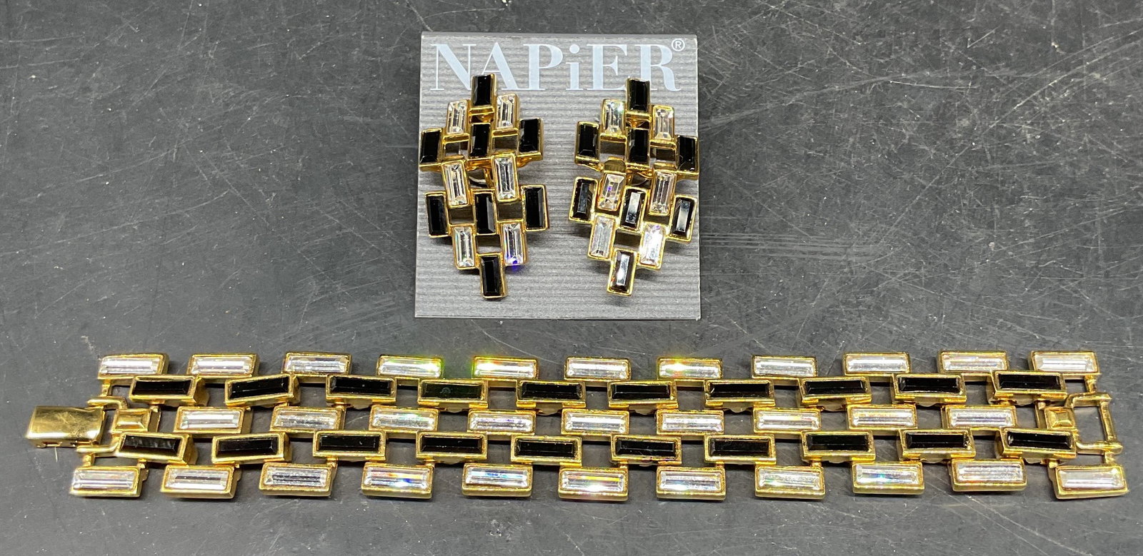 2 Napier Black Rhinestone Necklace & Earrings: Lot of 2 vintage matching Napier gold tone black and colorless rhinestone link bracelet and earrings. Bracelet measures approx. 6.75 inches long. Earrings measures approx. 1.5 inches long. Some scratc