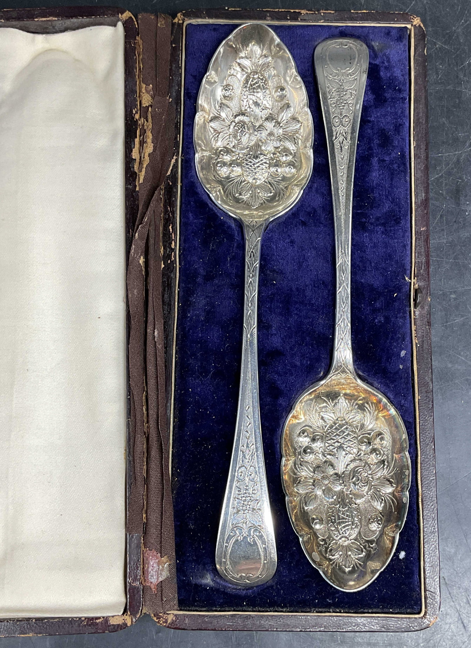 Vintage Pair JR & S Silver Plated Berry Spoons: Vintage pair of JR & S silver plated berry spoons. Repousse design. Measures approx. 9 inches long. Includes a fitted case. Some scratching a patina, cover and base of case not attached. Jr and s spoo