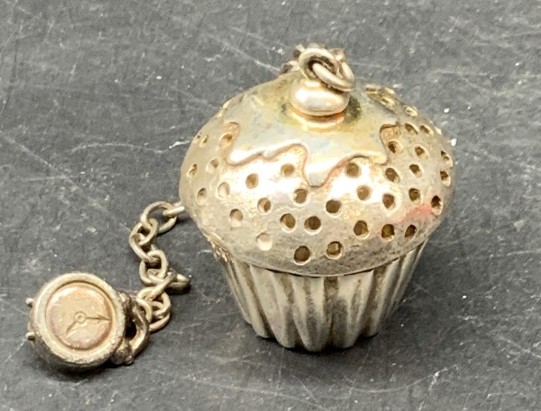 Asprey Sterling Silver Cupcake Tea Infuser (1 of 6)