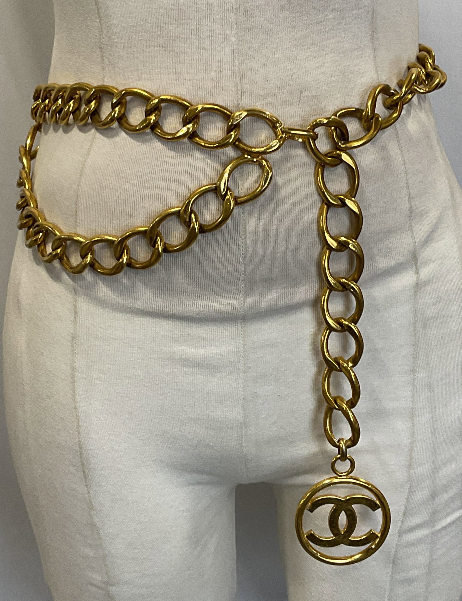 Chanel 1993 Gold Plated Chain Link CC Belt: Vintage Chanel 1993 Autumn/Winter collection gold plated chain link belt with interlocking C pendant. Designed by Karl Lagerfeld. Chanel stamp on chain. Made in France. Measures approx. 37 inches long