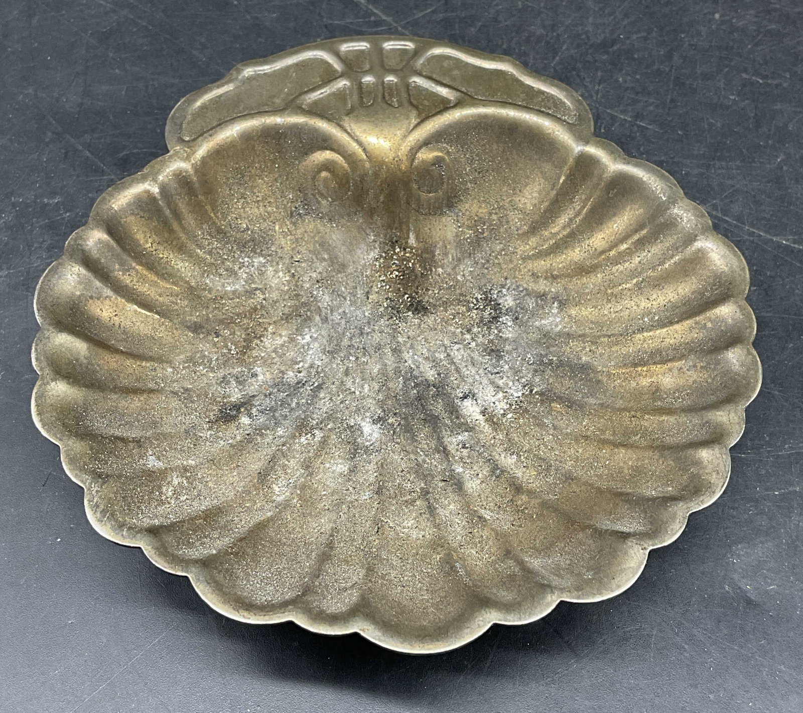 Vintage Silver Plated Clamshell Dish: Vintage silver plated clamshell dish. Measures approx. 4.25 x 4.5 x .75 inches. Some scratching, patina, residue. Clamshell dish, silver plated dish, home decor, table decor, 10 s